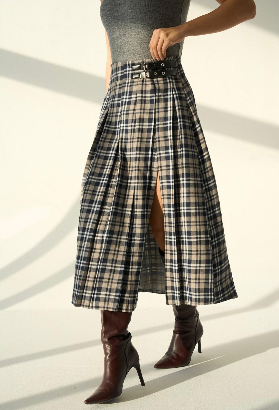 Kemerli Yırtmaç Detay Etek