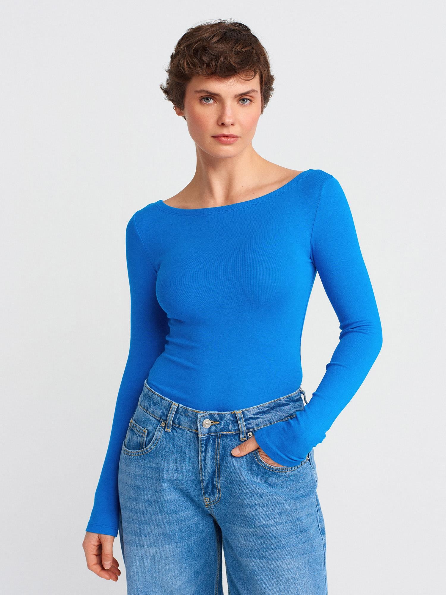 31332 Kayık Yaka Uzun Kollu Top