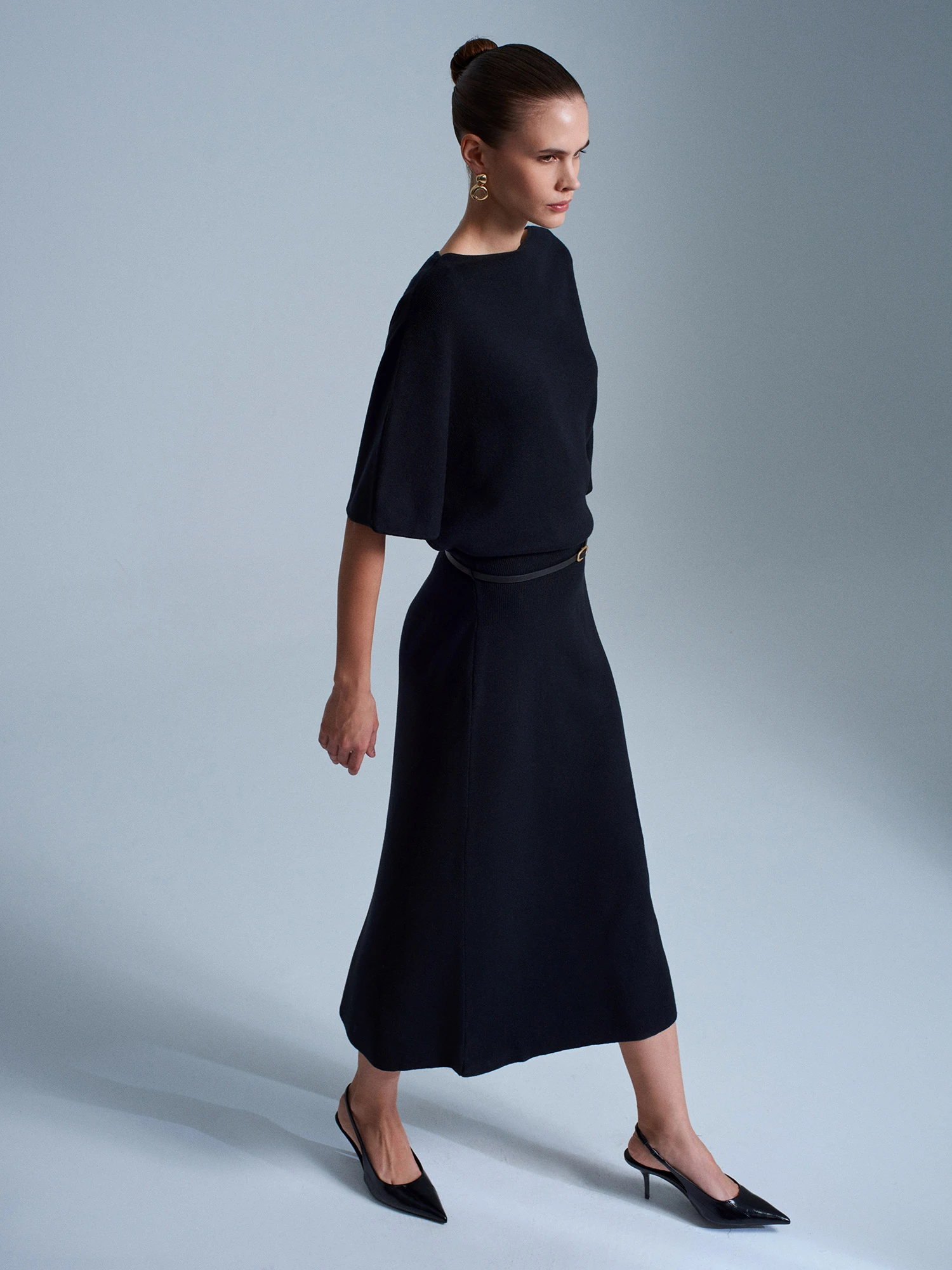 Kayık Yaka Kemerli Yünlü Triko Elbise