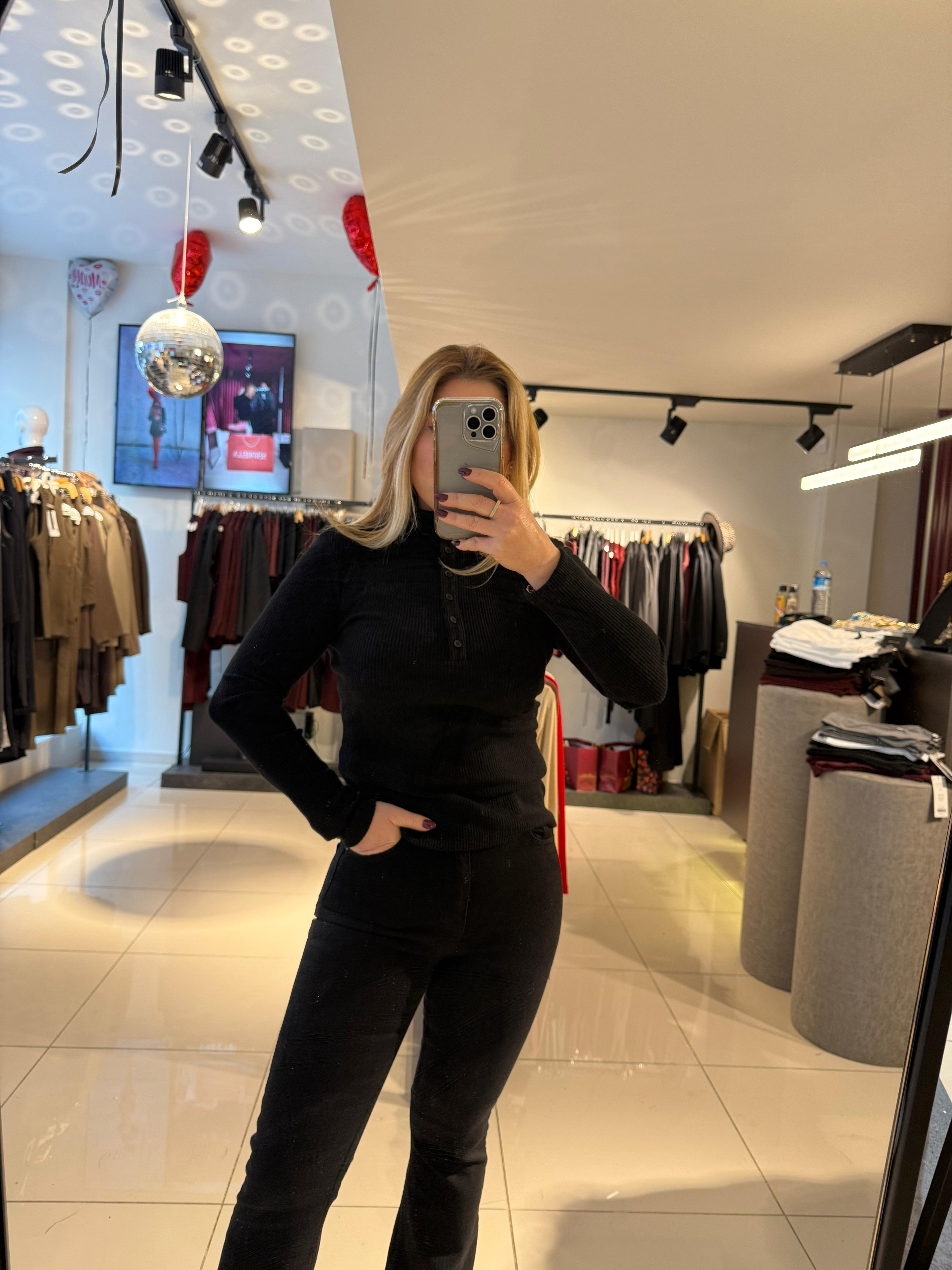31435 Balıkçı Yaka Düğmeli Top