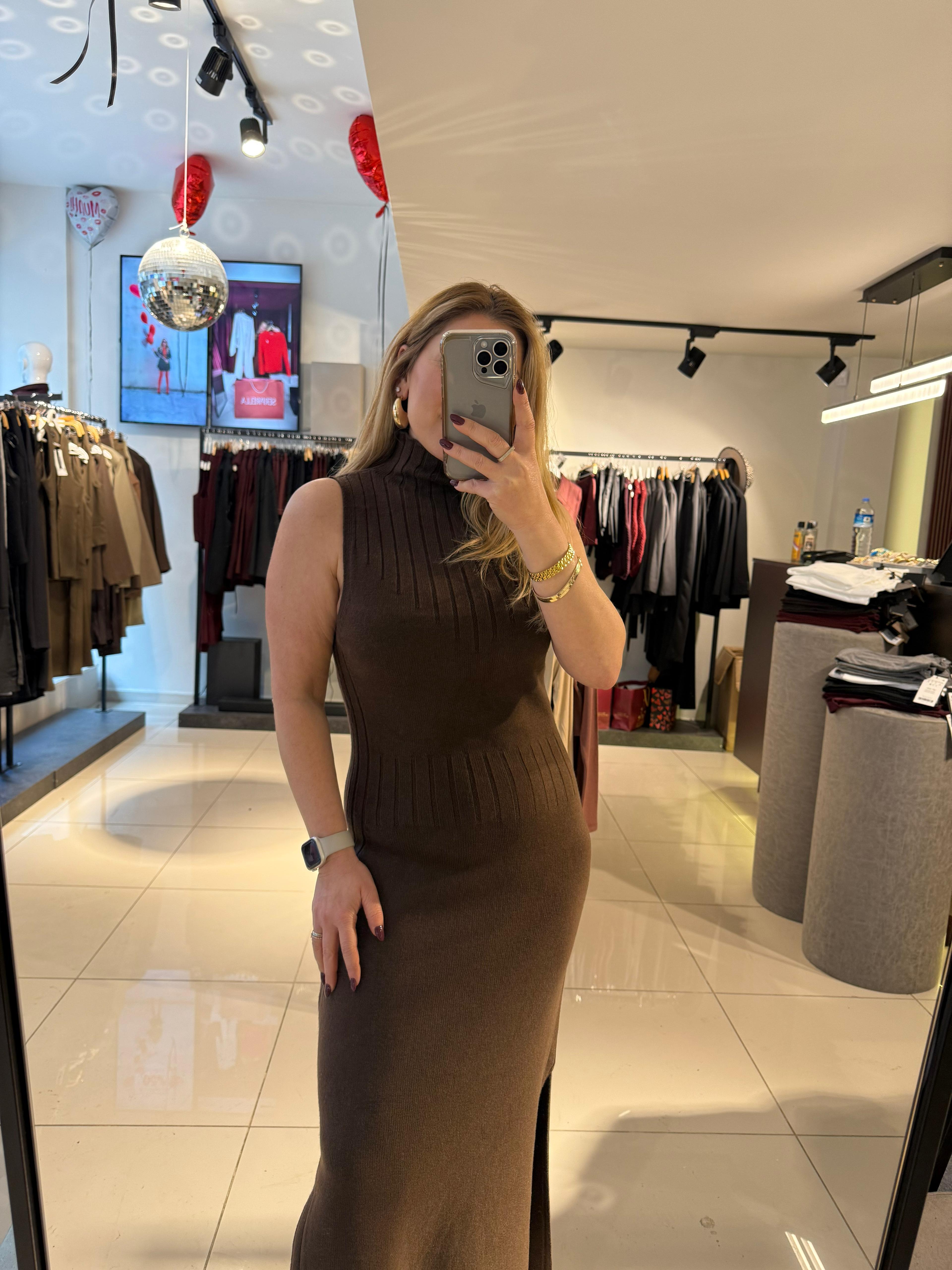 90243 Dik Yaka Yırtmaçlı Triko Elbise