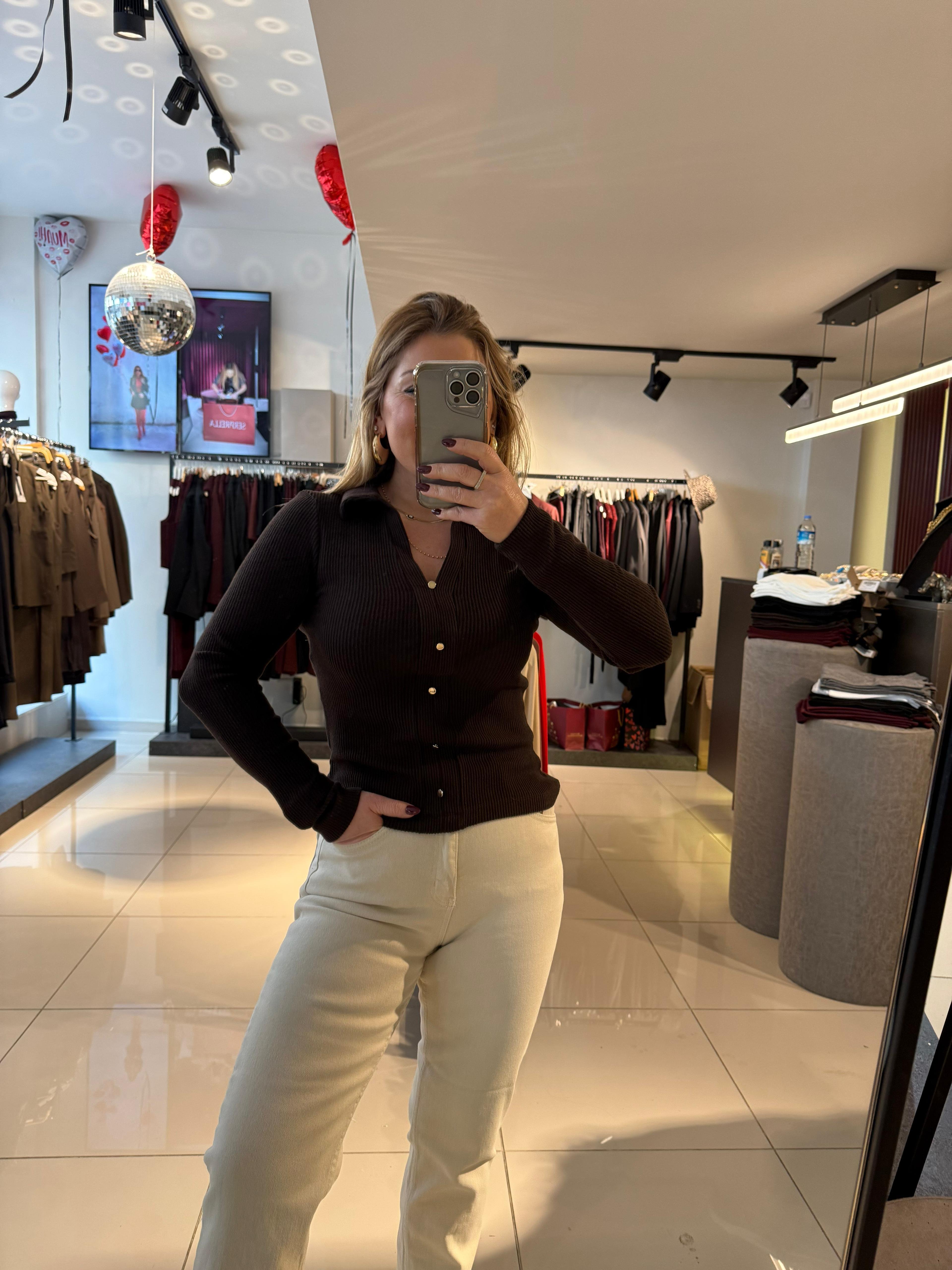 31436 Polo Yaka Düğme Detay Top