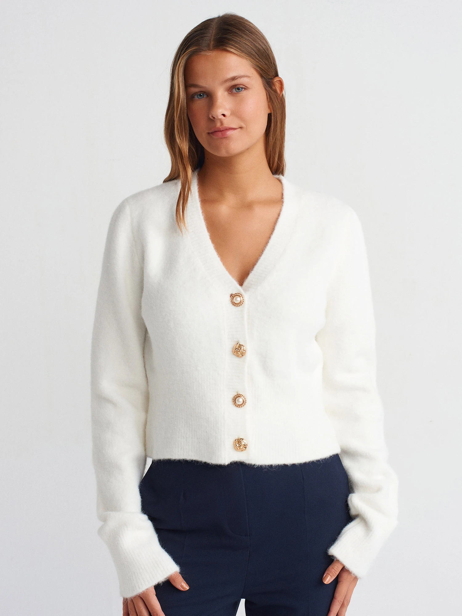 V Yaka Düğmeli Triko Hırka