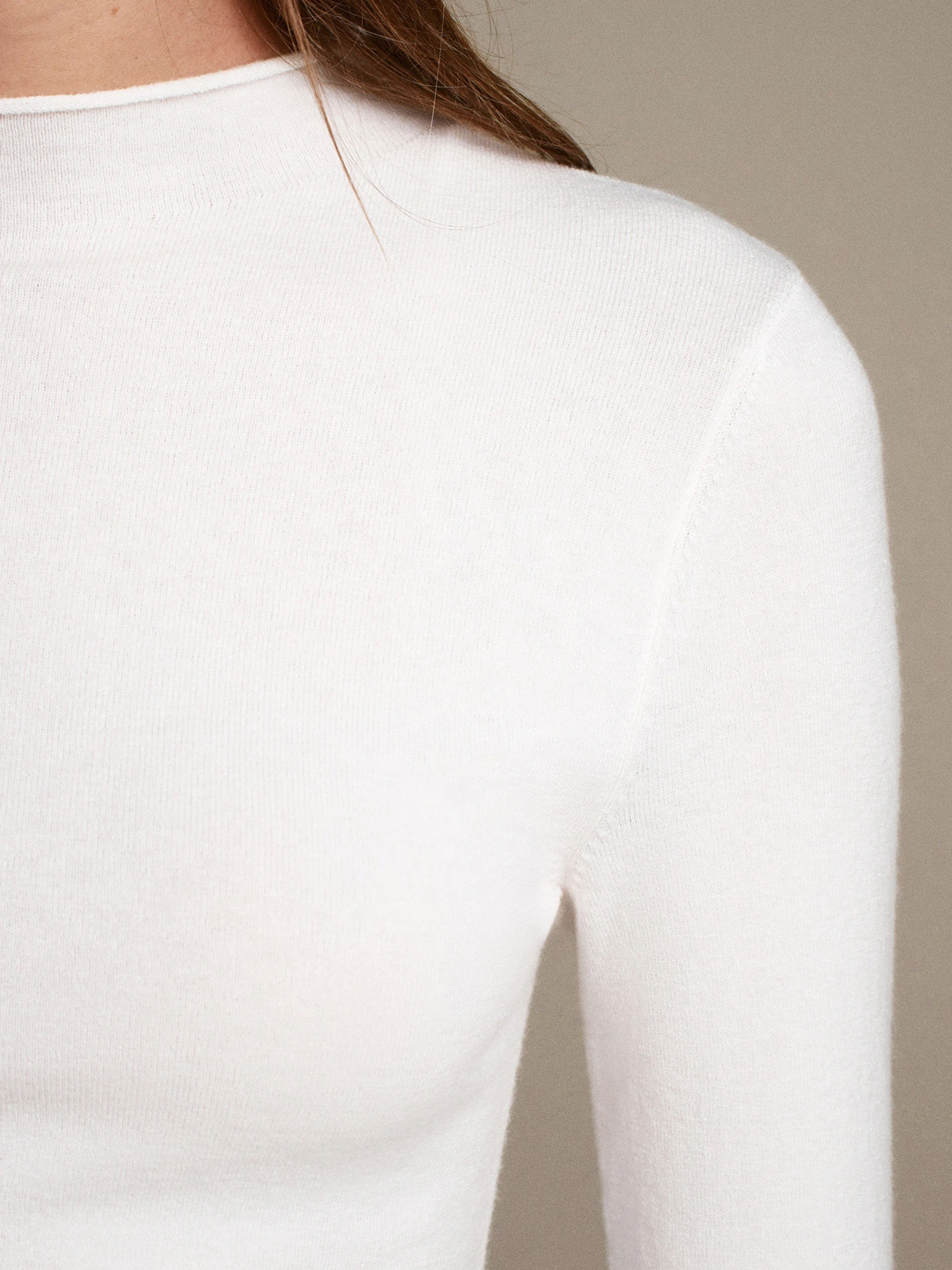 Dik Yaka Kaşmirli Ultra Hafif Triko Kazak