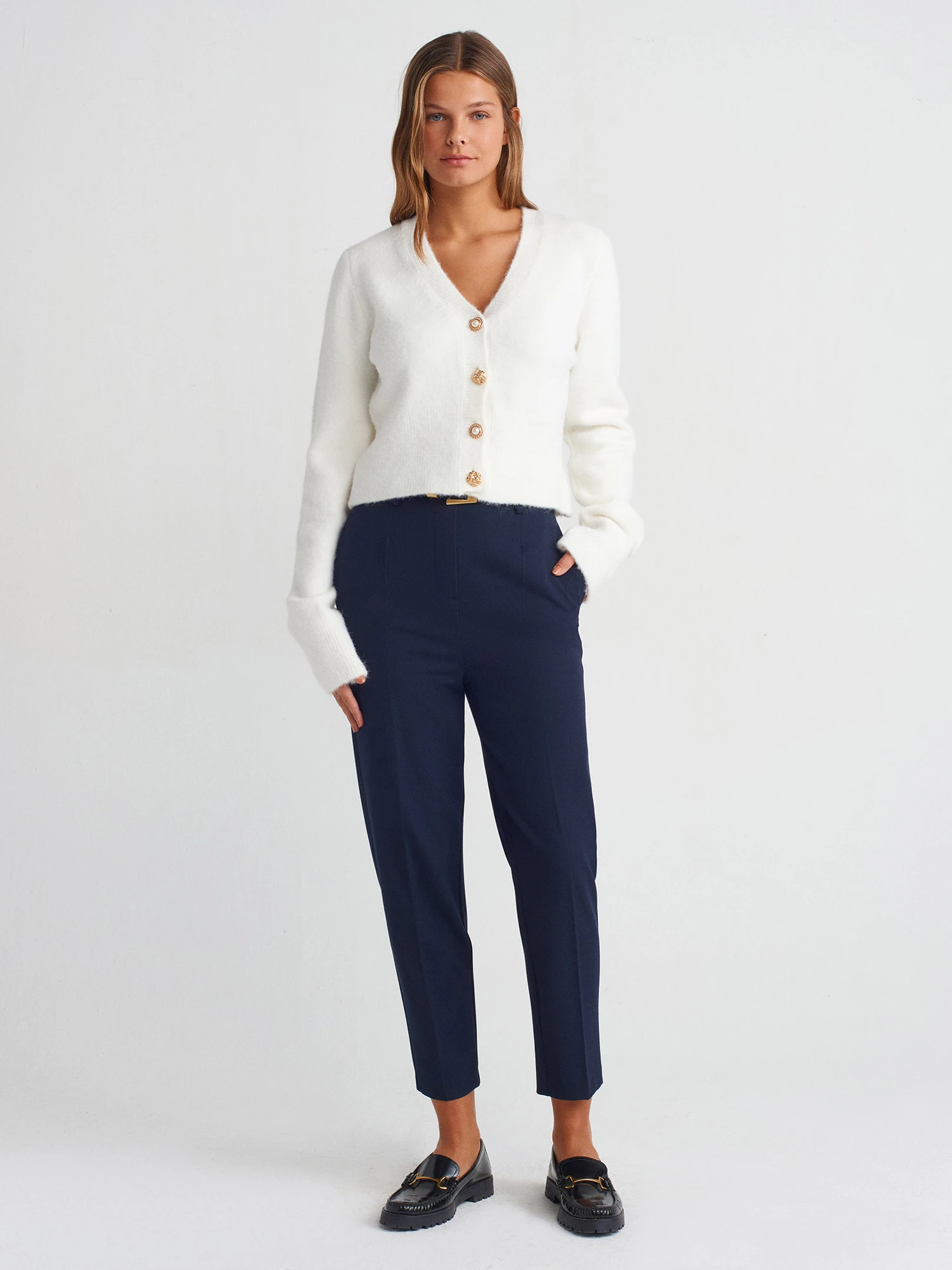 V Yaka Düğmeli Triko Hırka