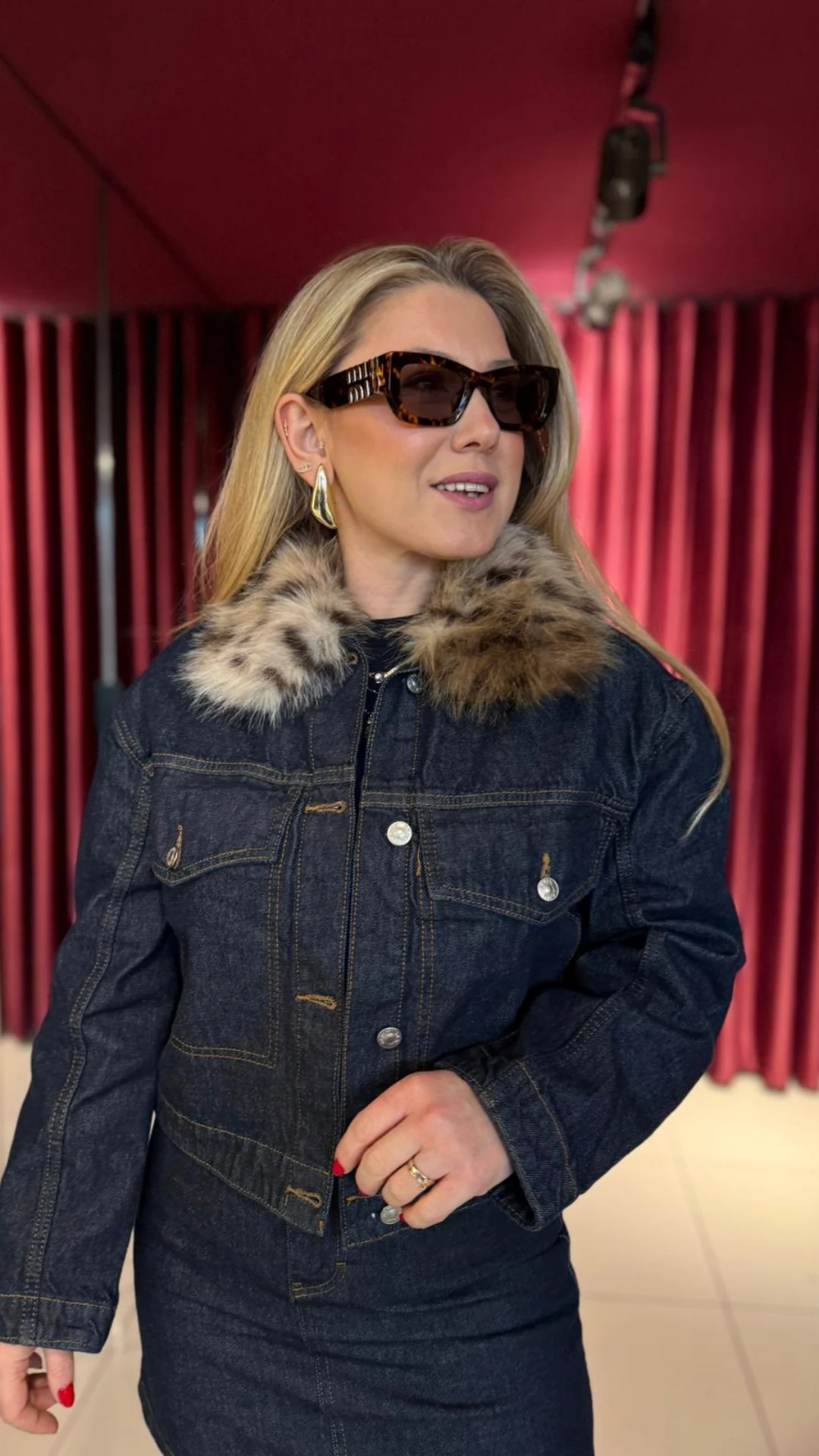 Yakası Kürk Detaylı Denim Crop Ceket