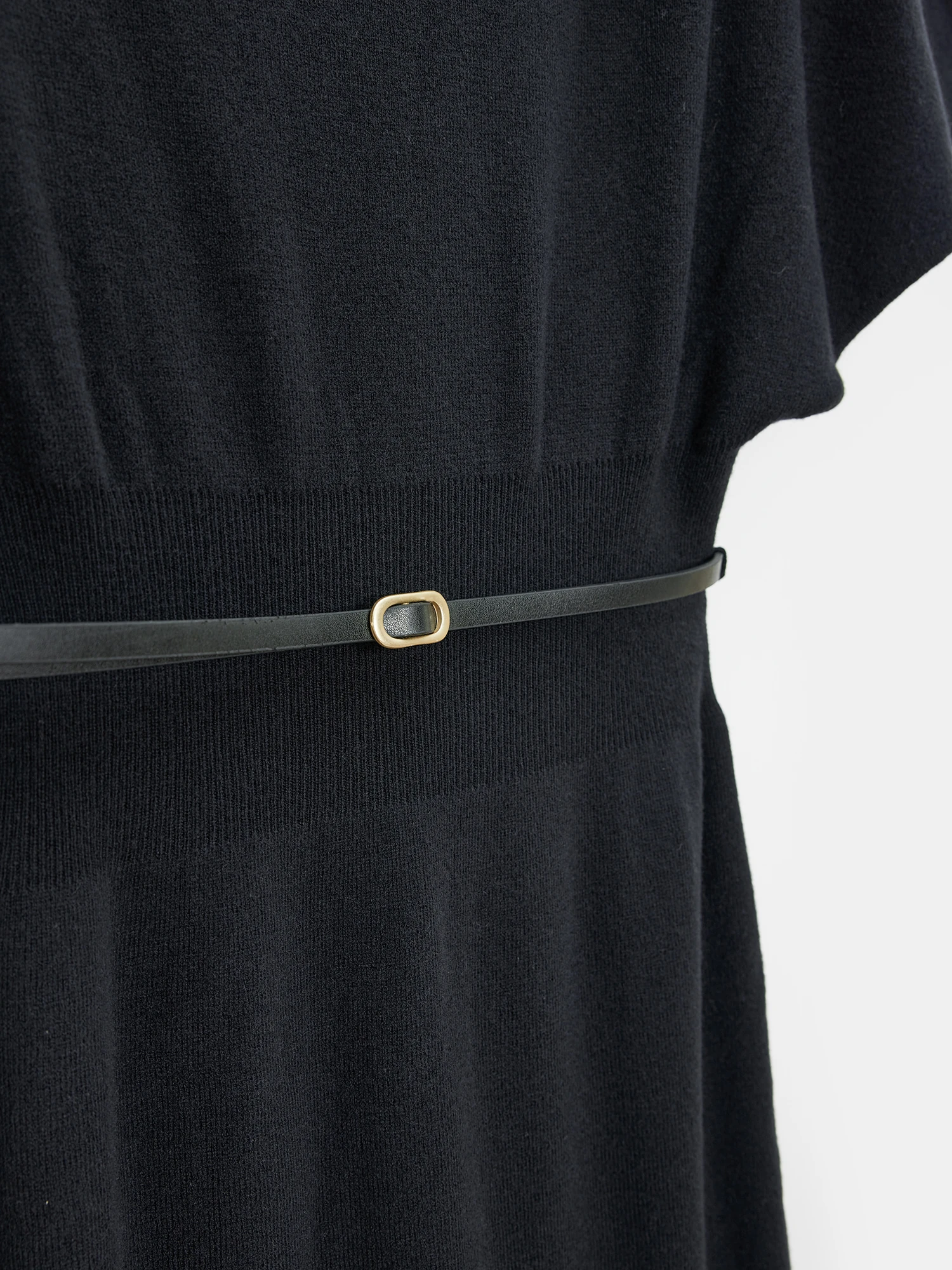 Kayık Yaka Kemerli Yünlü Triko Elbise