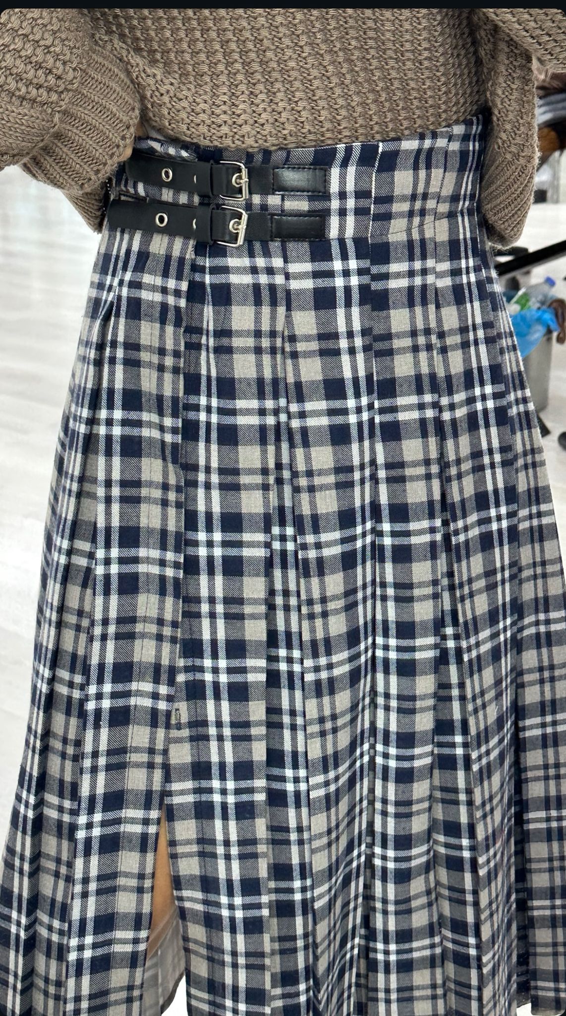 Kemerli Yırtmaç Detay Etek