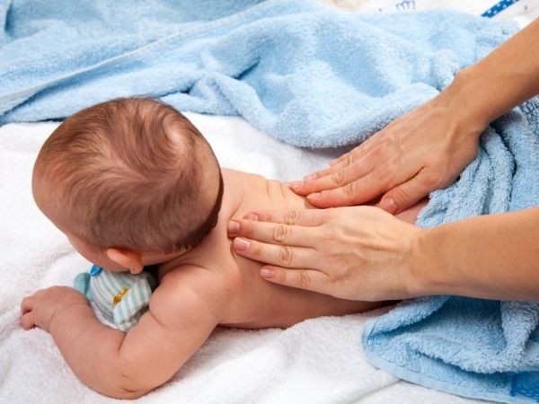 Yenidoğan Bebek Gaz Masajı Nasıl Yapılır?
