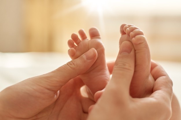 Bebeklerde Ayak Masajı Nasıl Uygulanır?