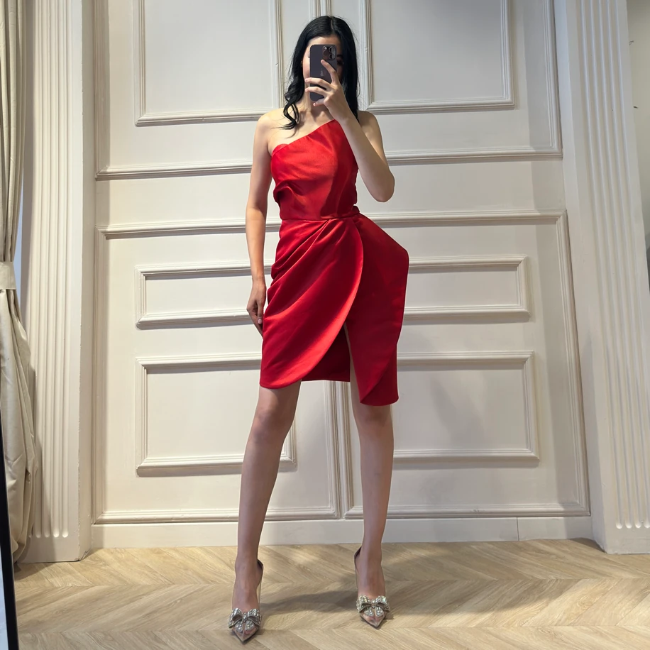 Asimetrik kesim mini elbise