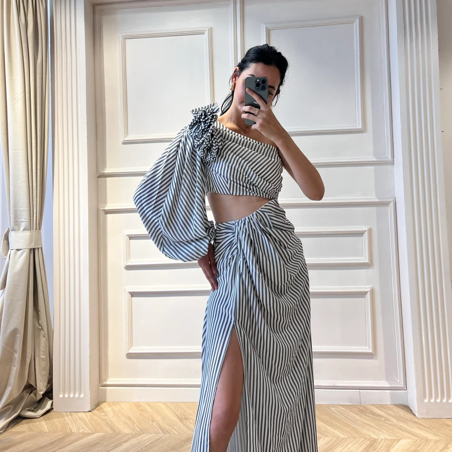 Tek omuz modern çizgili elbise,