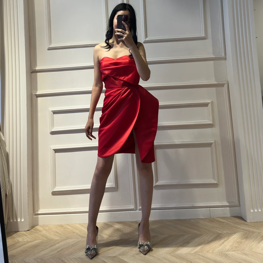 Asimetrik kesim mini elbise