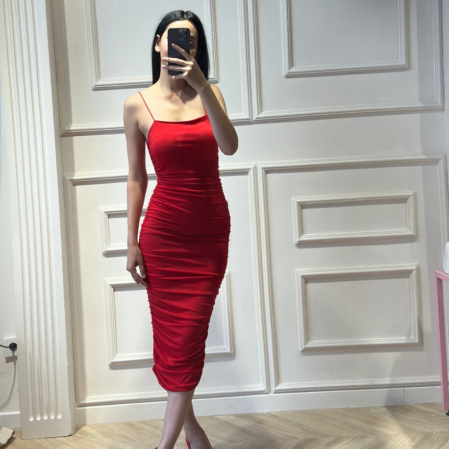 Askılı midi boy elbise