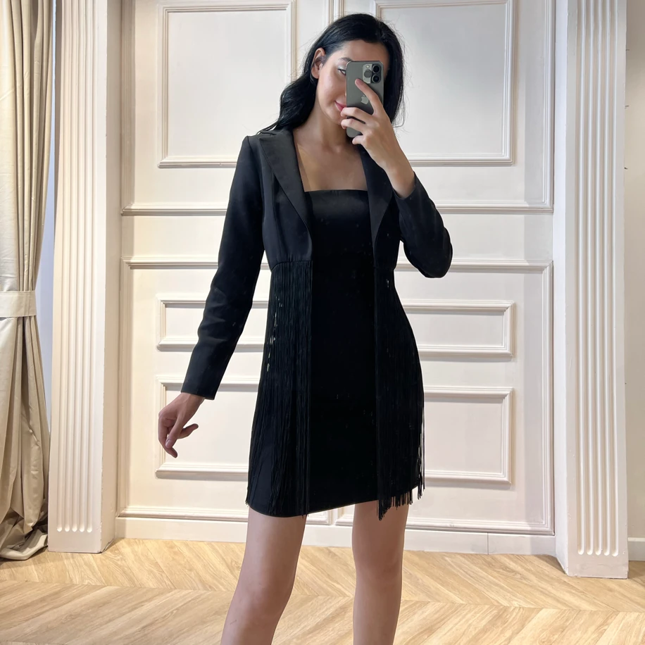 Straples mini elbise ve püsküllü ceket takım