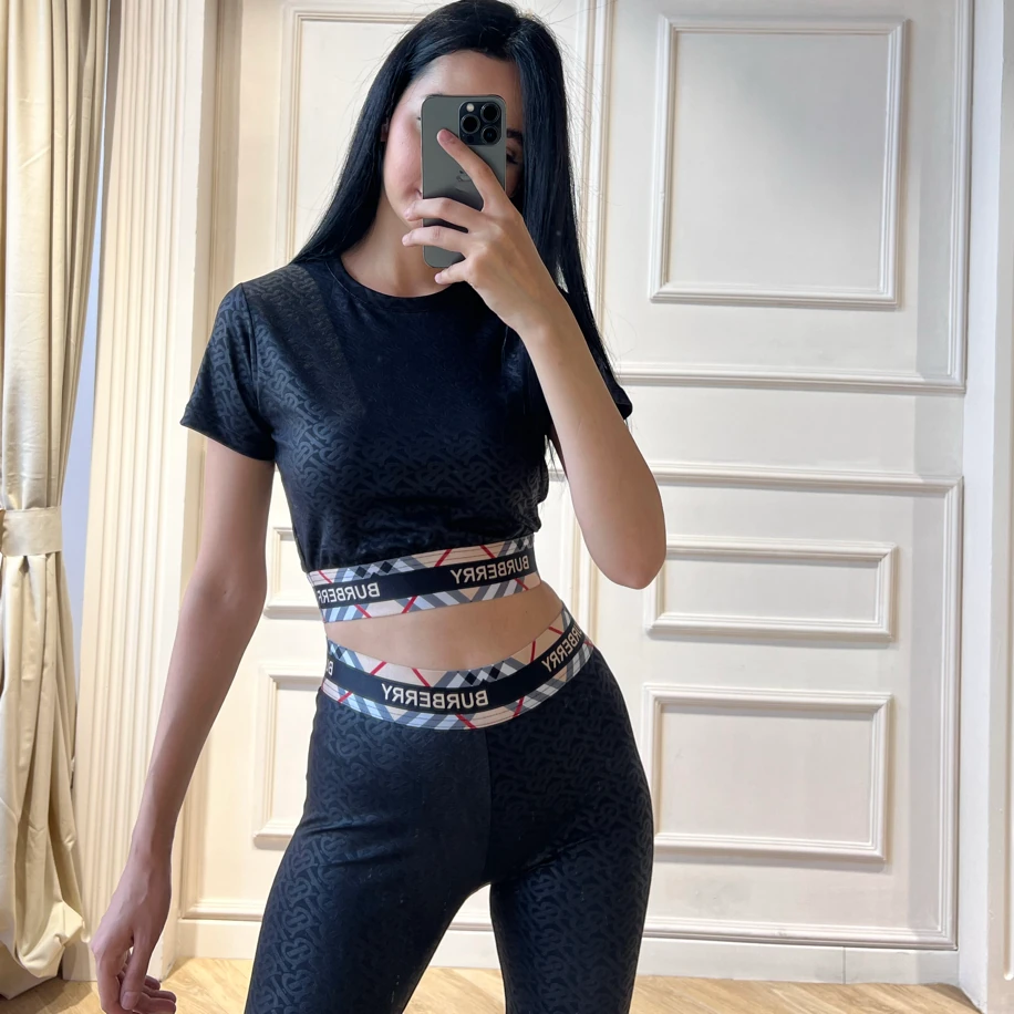 Burberry tayt takım