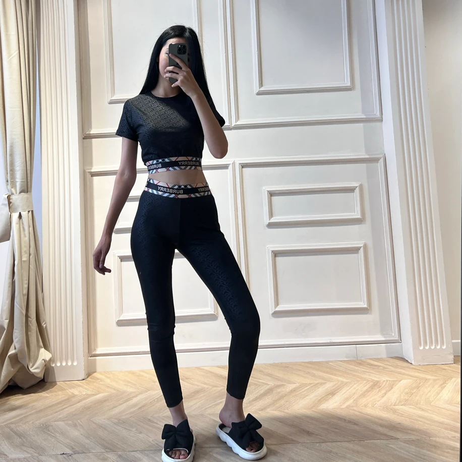 Burberry tayt takım