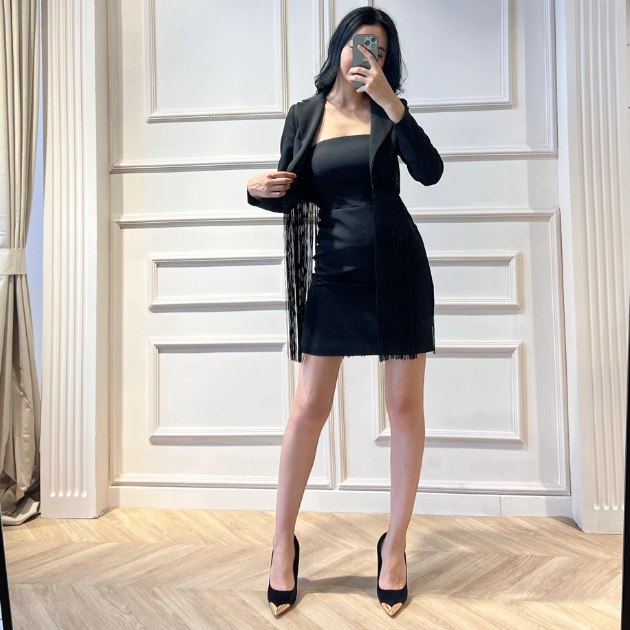 Straples mini elbise ve püsküllü ceket takım