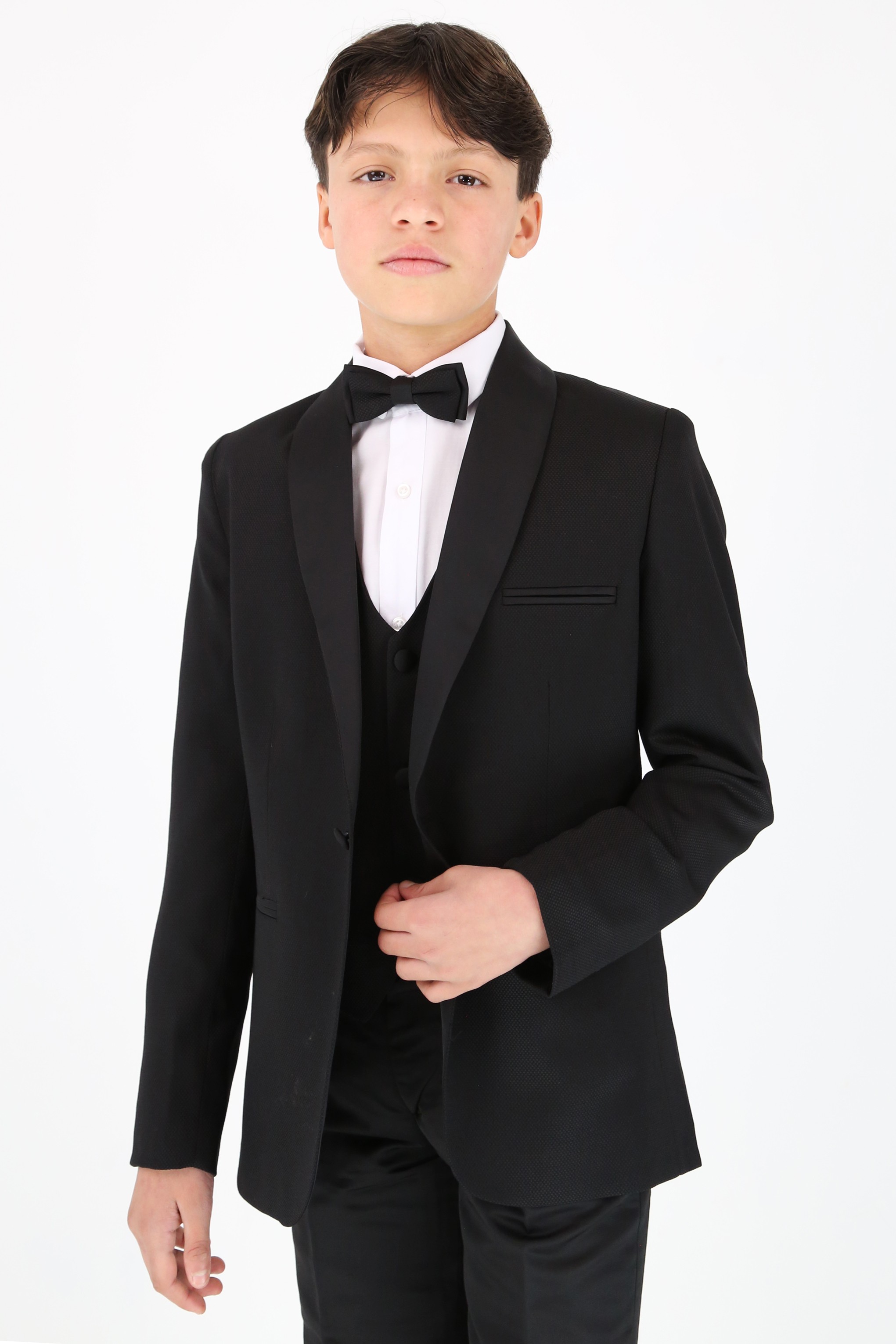 Elegan ve Modern Erkek Çocuk Damatlık Takım Elbise - Şık Tasarım