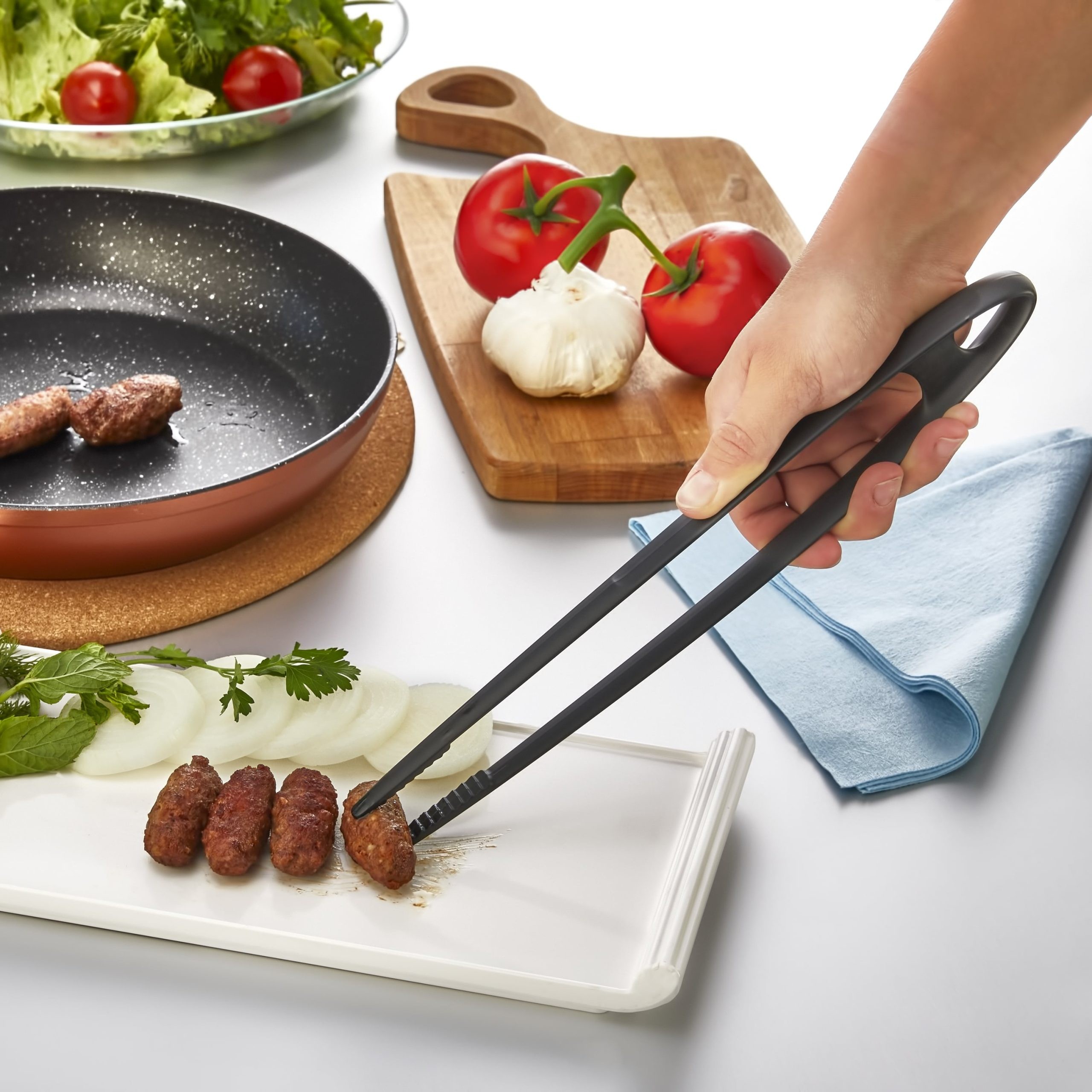 MAKARNA VE SALATA MAŞASI