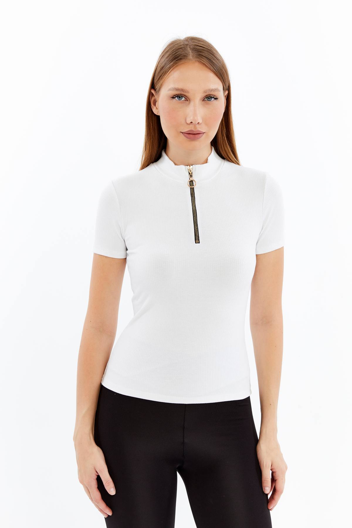 Kadın Kısa Kollu Yarım Fermuarlı Slim Fit Tshirt - Beyaz