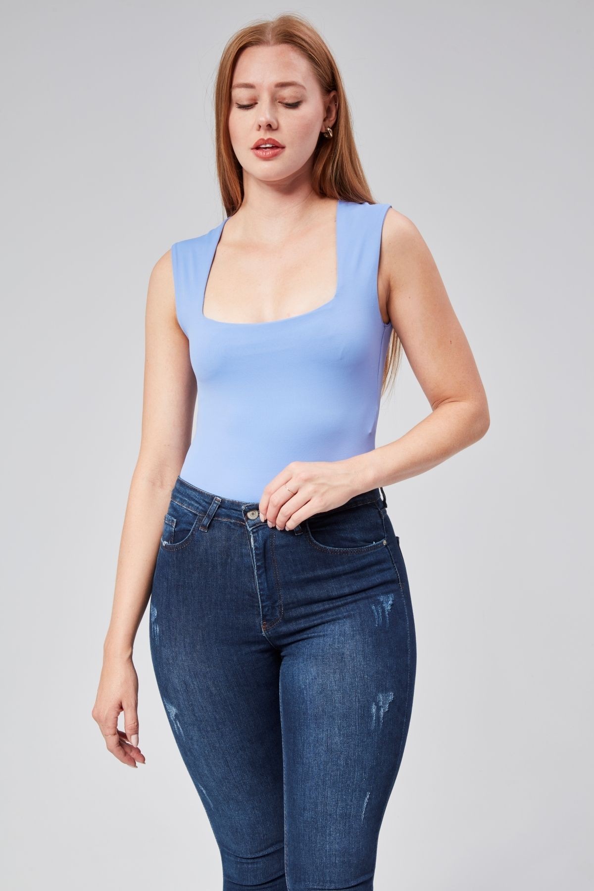 Astarlı Sıfır Kol Kare Yaka Dekolteli Çıtçıtlı Bodysuit