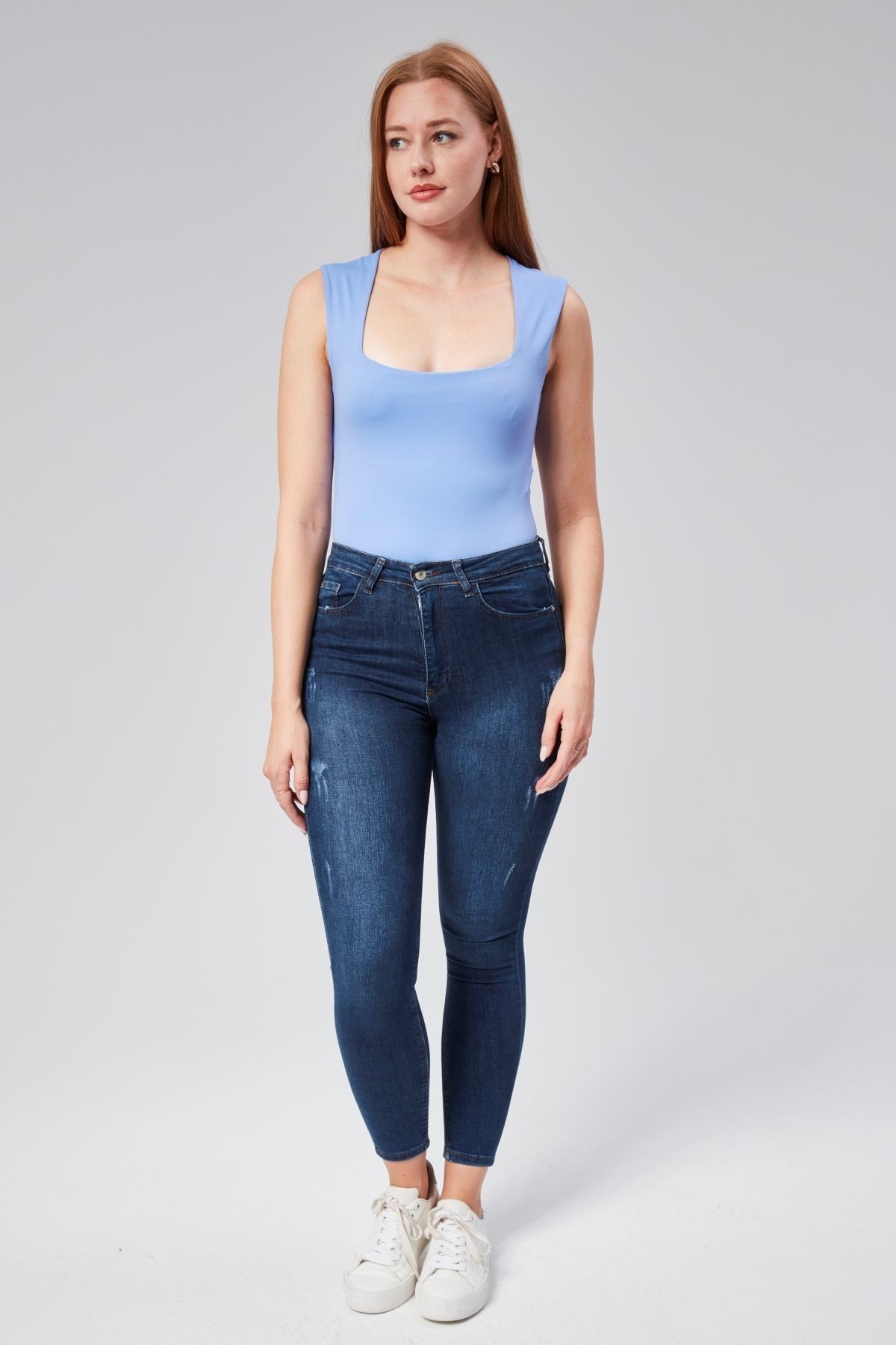 Astarlı Sıfır Kol Kare Yaka Dekolteli Çıtçıtlı Bodysuit