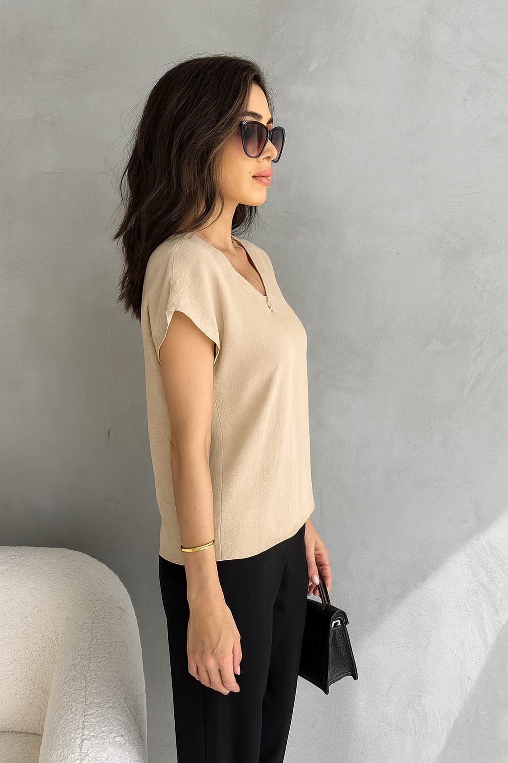 Ayrobin V Yaka Pervazlı Kısa Kollu Bluz