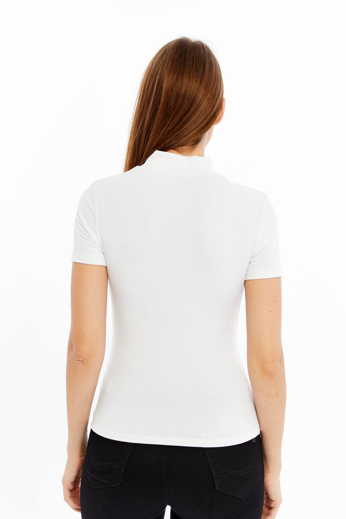 Kadın Kısa Kollu Yarım Fermuarlı Slim Fit Tshirt - beyaz1