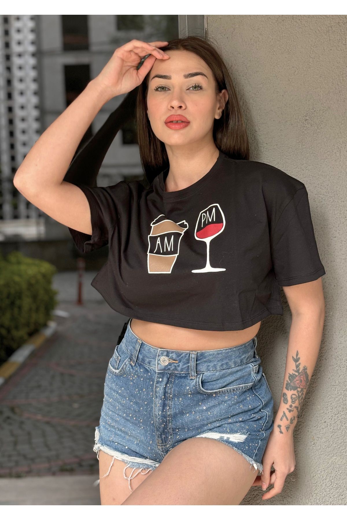 Kadın Gri Bisiklet Yaka Baskılı Oversize Crop T-shirt - siyah
