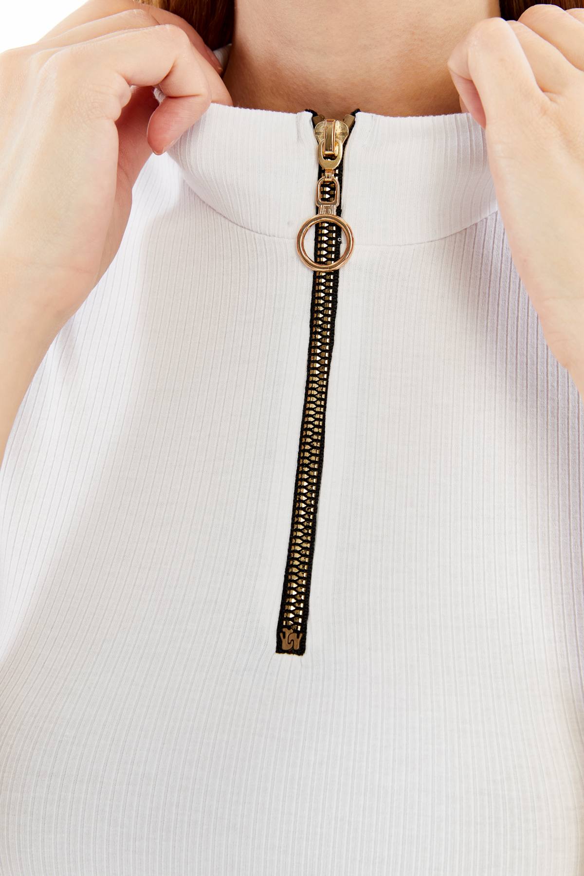 Kadın Kısa Kollu Yarım Fermuarlı Slim Fit Tshirt - Beyaz