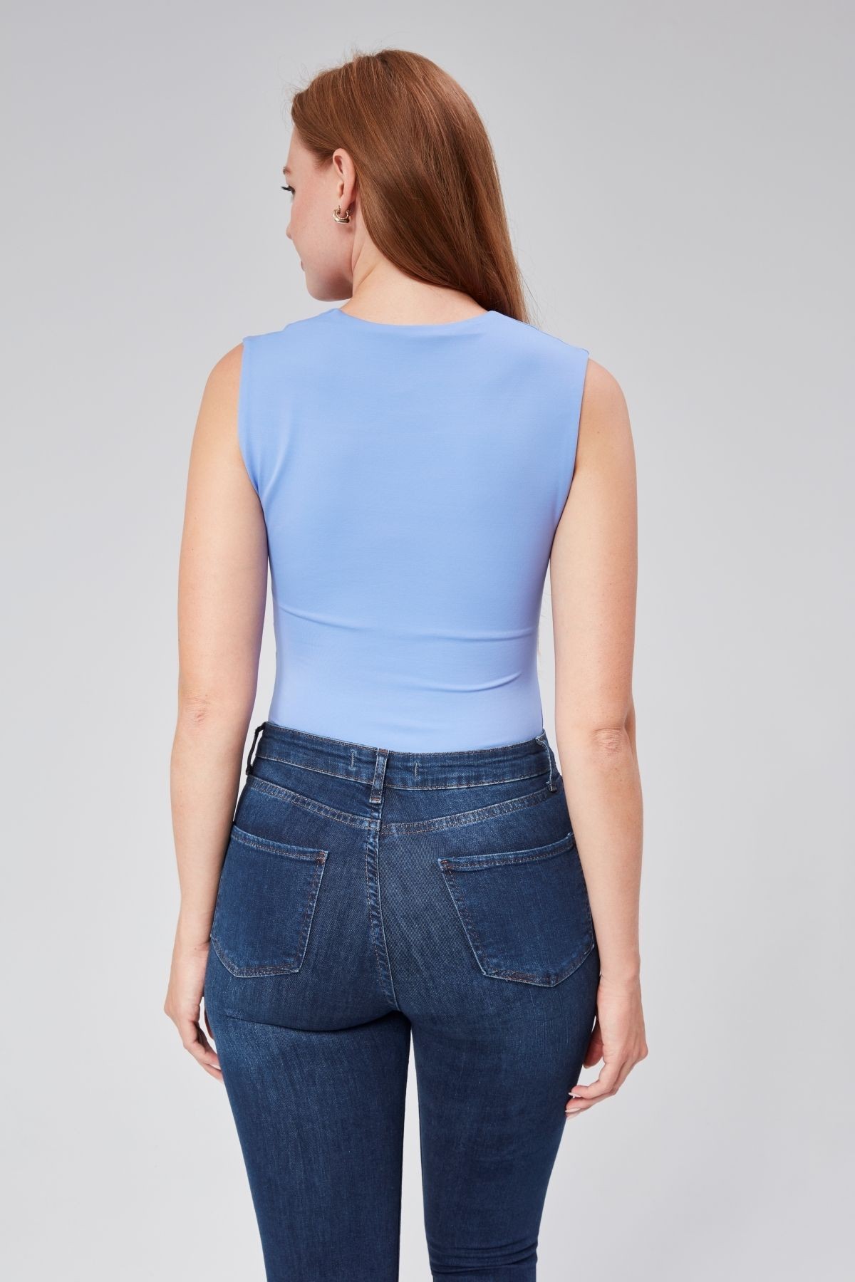 Astarlı Sıfır Kol Kare Yaka Dekolteli Çıtçıtlı Bodysuit