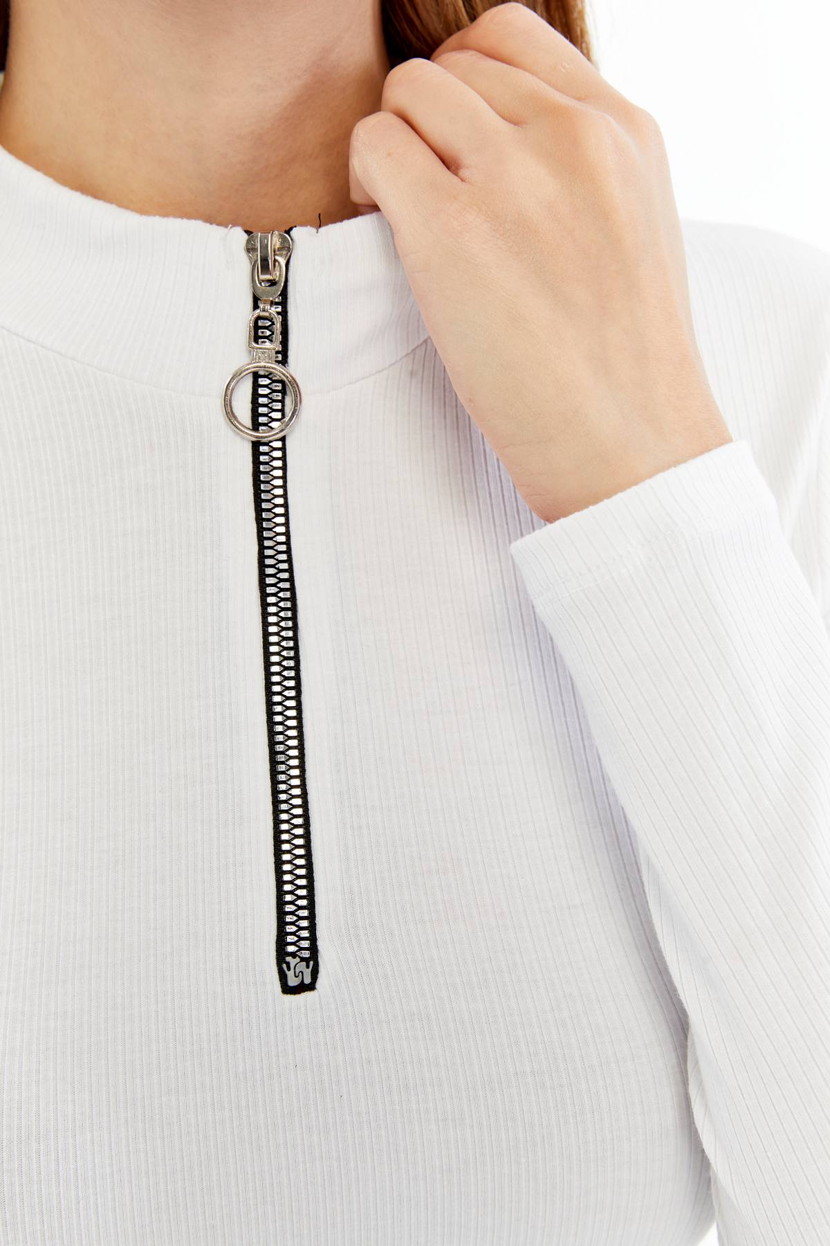 Kadın Uzun Kollu Yarım Fermuarlı Slim Fit Tshirt - beyaz1