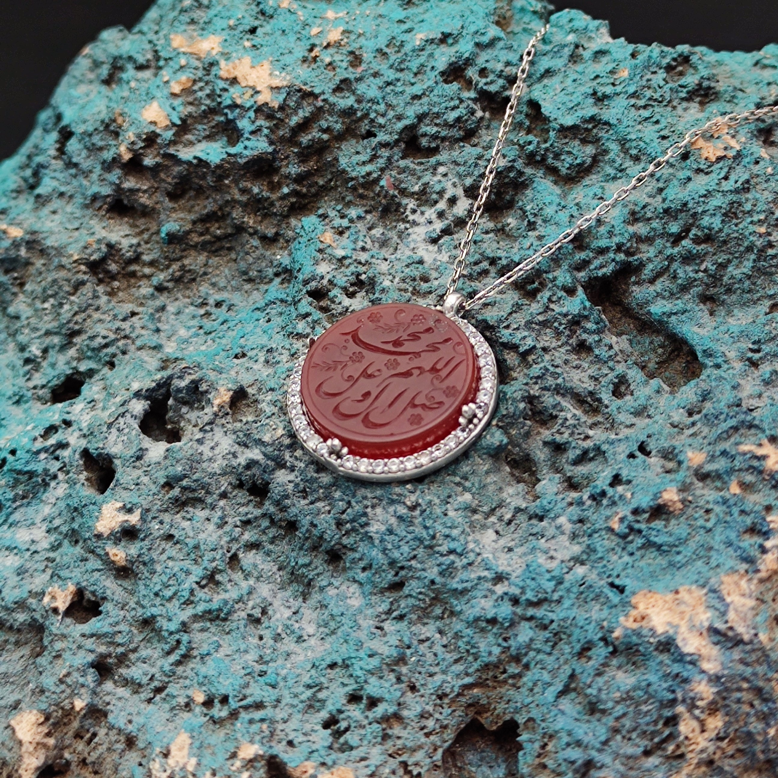 Salavatı Şerife Oyması yapılmış Orjinal Akik Taşlı Kadın Kolye