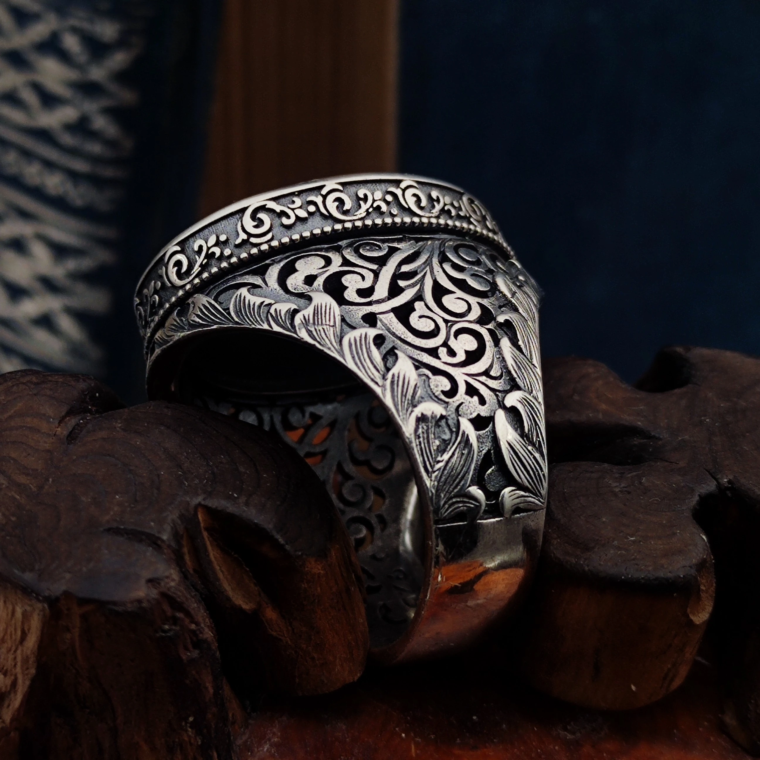 La ilahe illallah Muhammedun Rasulallah Akik Taşının üzerine İşlenmiştir, 925 Ayar Özel İşcilik Erkek Yüzüğü