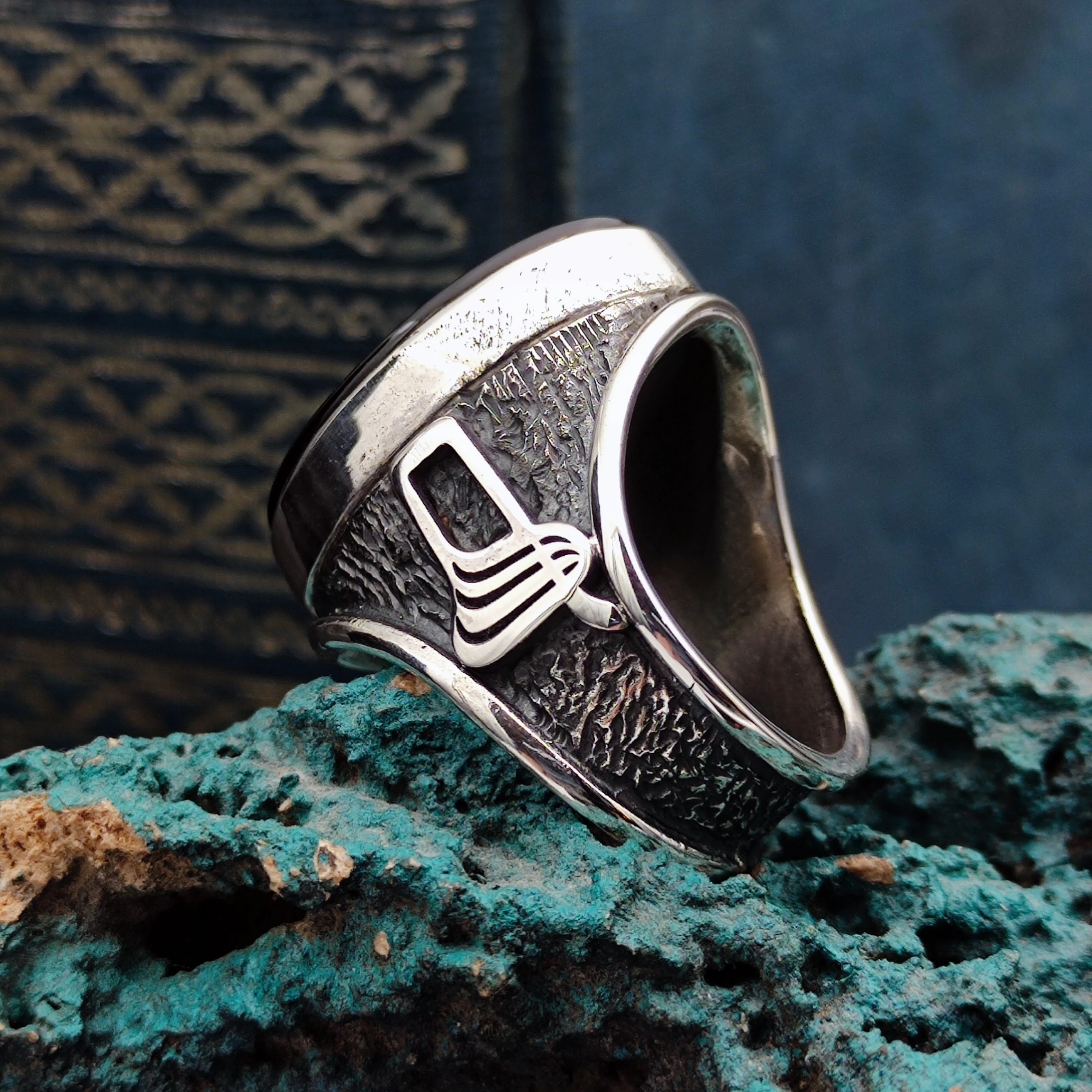 Onix Taşının üzerine Tasavvuf "Hiç" Kazınmıştır. 925 Ayar Gümüş Erkek Yüzüğü.