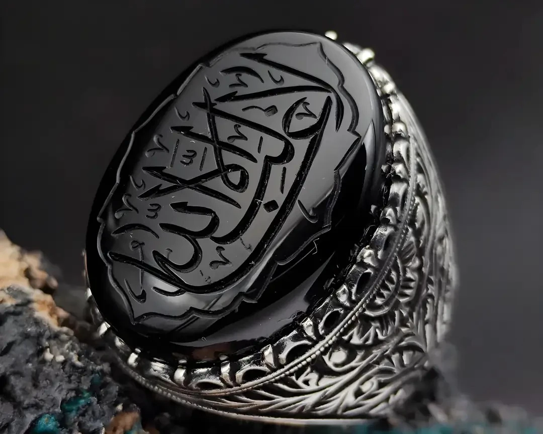 Siyah Onix Taşına La Galibe İllallah Kazınmıştır, 925 Ayar Özel İşcilikli Gümüş Erkek Yüzüğü.