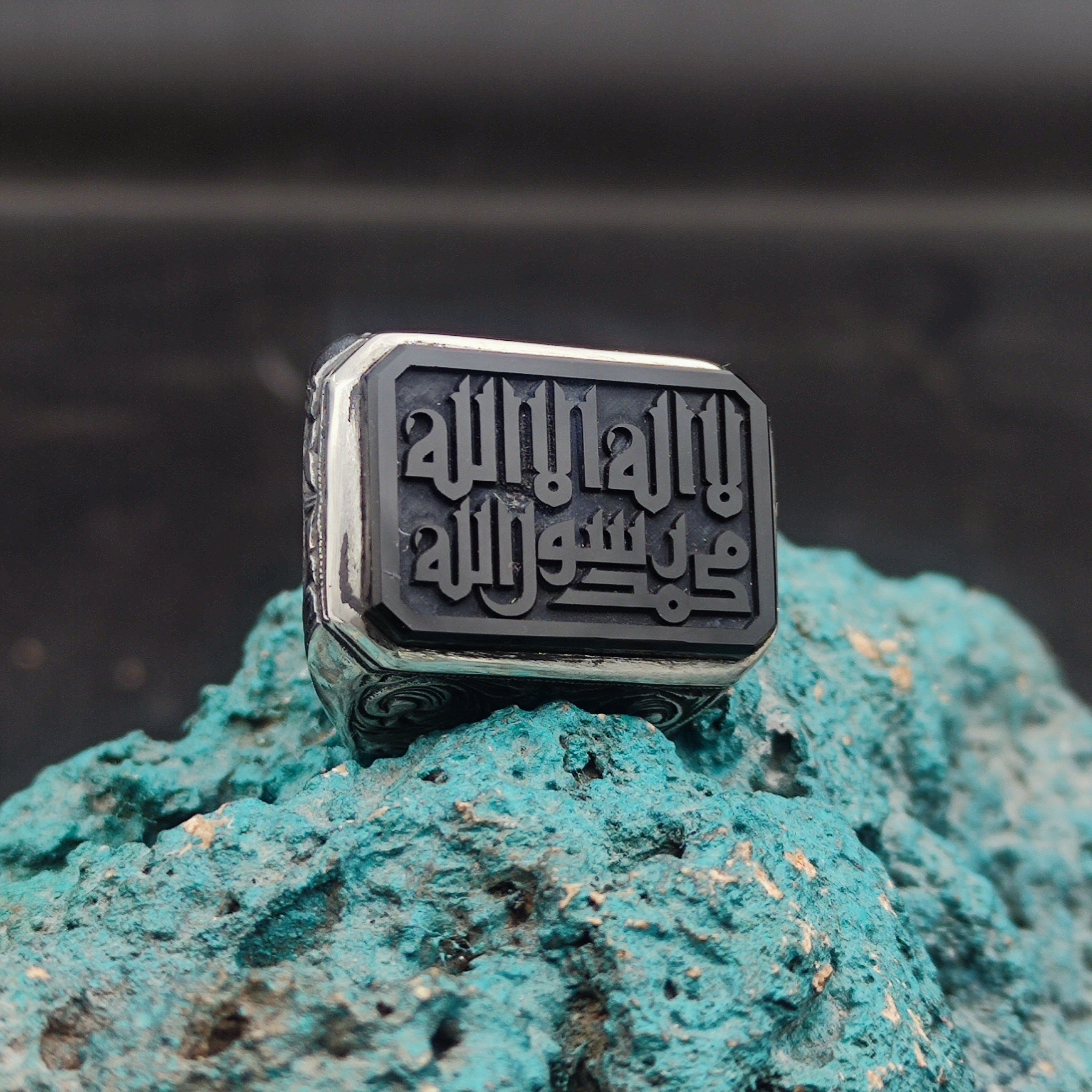 La ilahe illallah Muhammedun Rasulallah Onix Taşının üzerine İşlenmiştir, 925 Ayar Özel İşcilik Erkek Yüzüğü