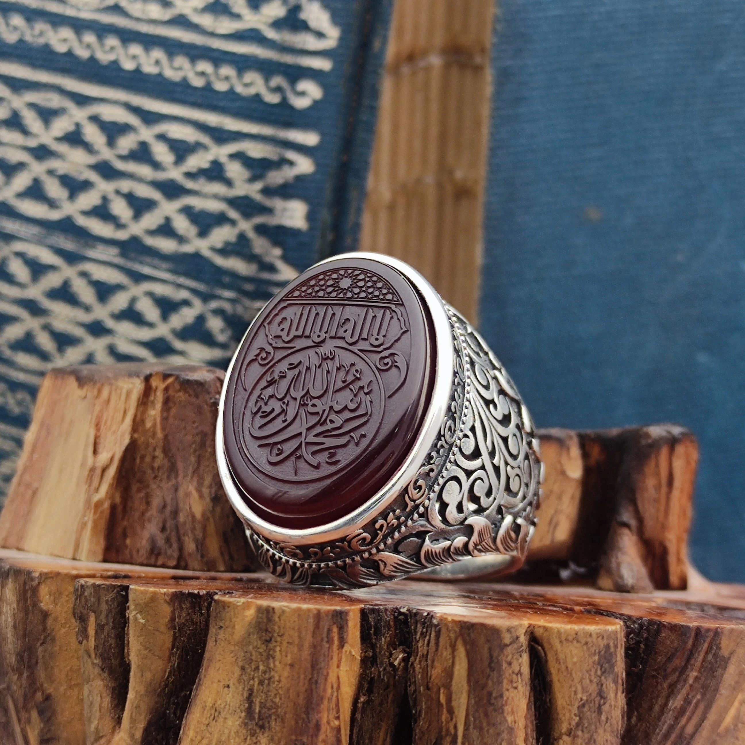 La ilahe illallah Muhammedun Rasulallah Akik Taşının üzerine İşlenmiştir, 925 Ayar Özel İşcilik Erkek Yüzüğü