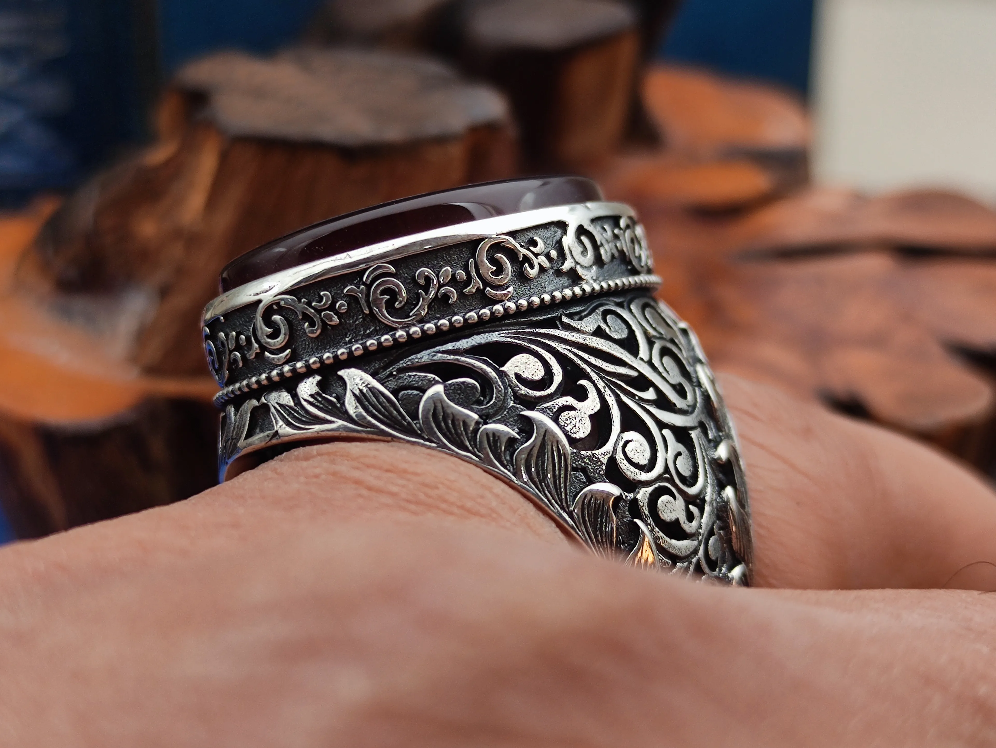 La ilahe illallah Muhammedun Rasulallah Akik Taşının üzerine İşlenmiştir, 925 Ayar Özel İşcilik Erkek Yüzüğü