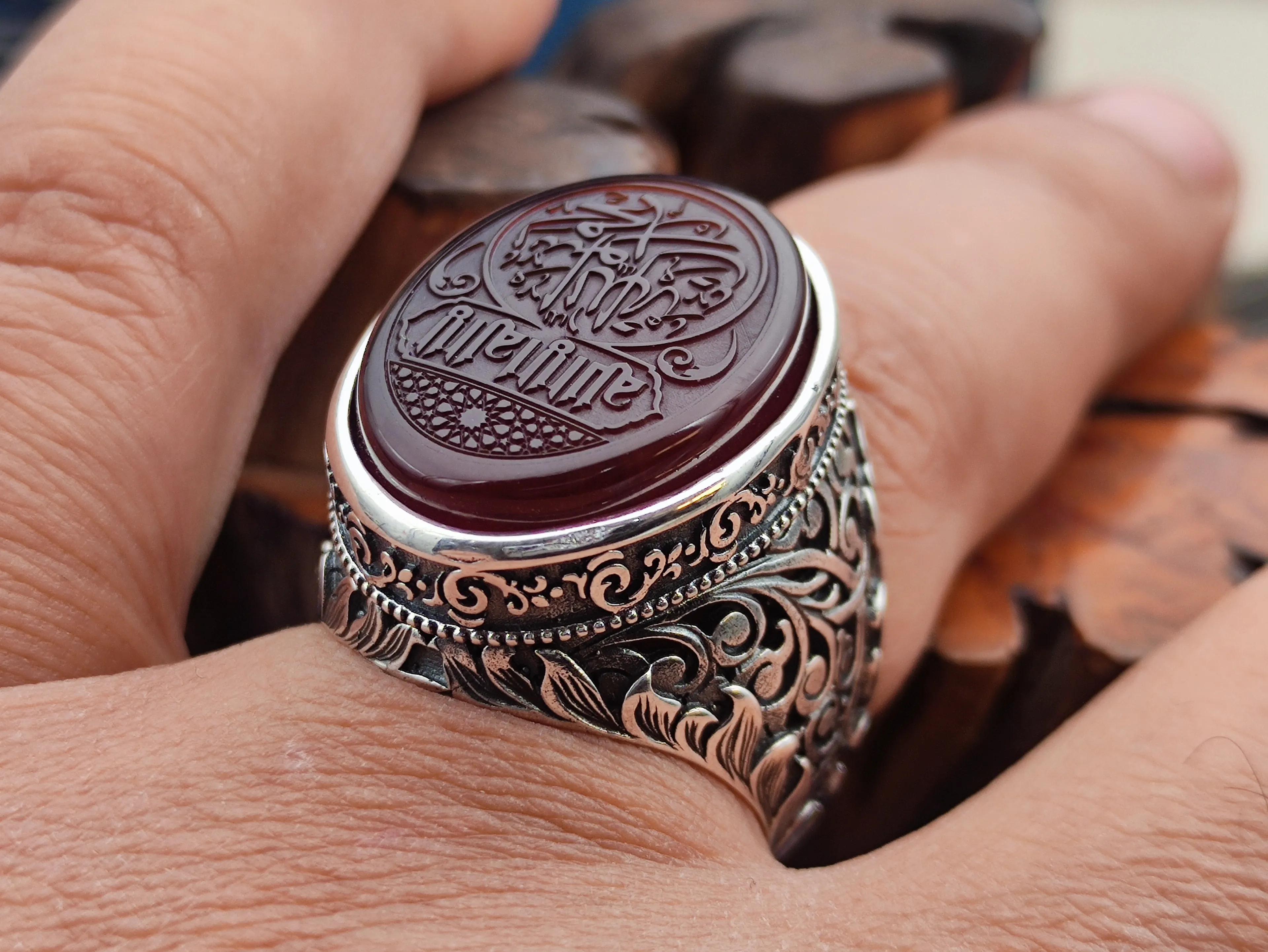 La ilahe illallah Muhammedun Rasulallah Akik Taşının üzerine İşlenmiştir, 925 Ayar Özel İşcilik Erkek Yüzüğü