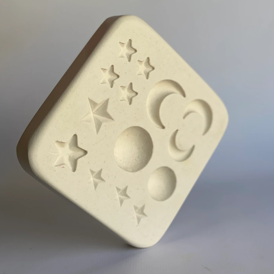 LCH-003 — GECE TEMALI CHARM KALIBI