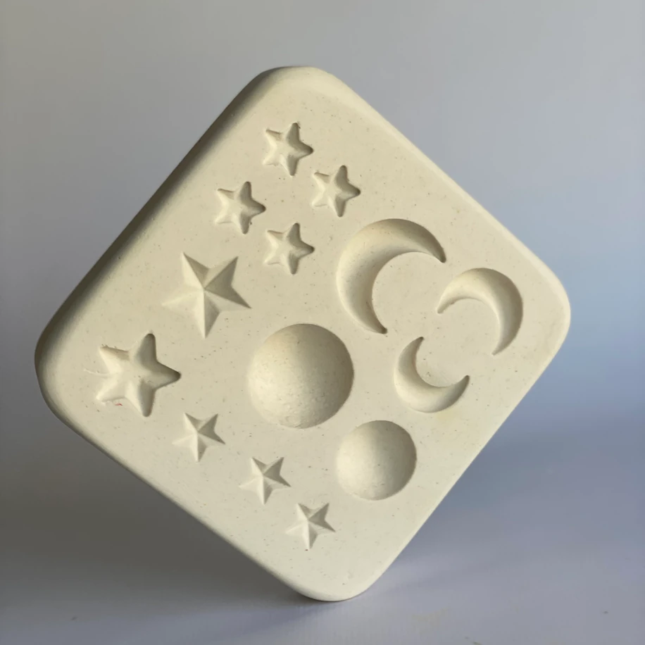 LCH-003 — GECE TEMALI CHARM KALIBI