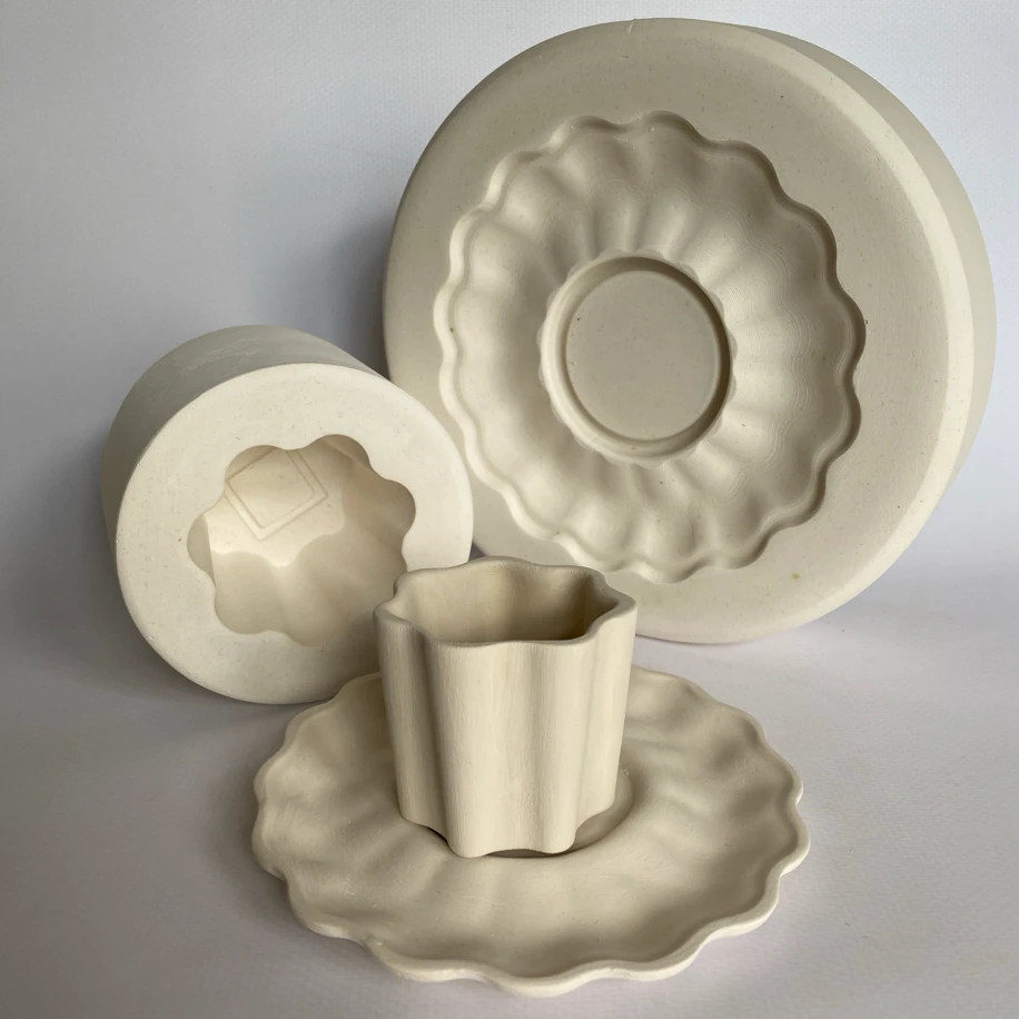 LSET-004 — DALGALI TÜRK KAHVESİ FİNCANI ALÇI KALIP SETİ