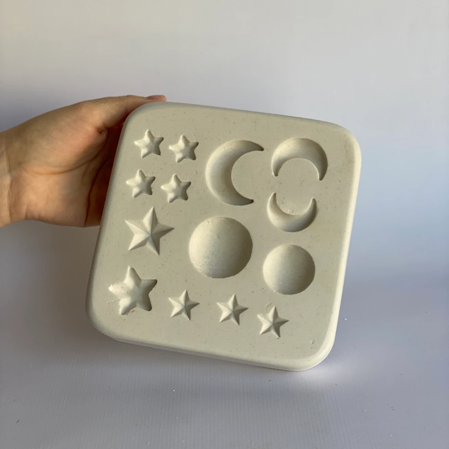 LCH-003 — GECE TEMALI CHARM KALIBI