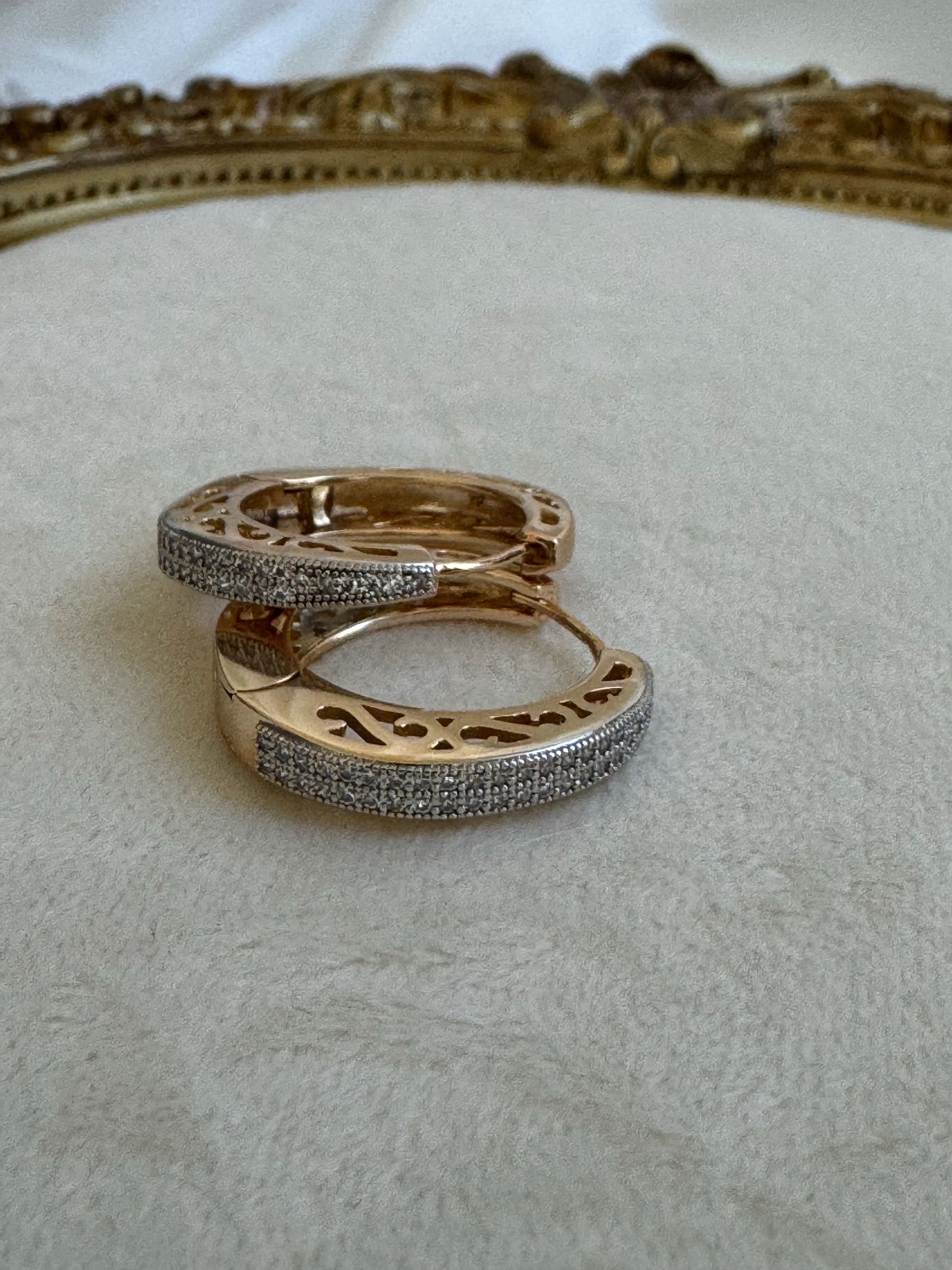 Oval Kesim Taşlı Küpe