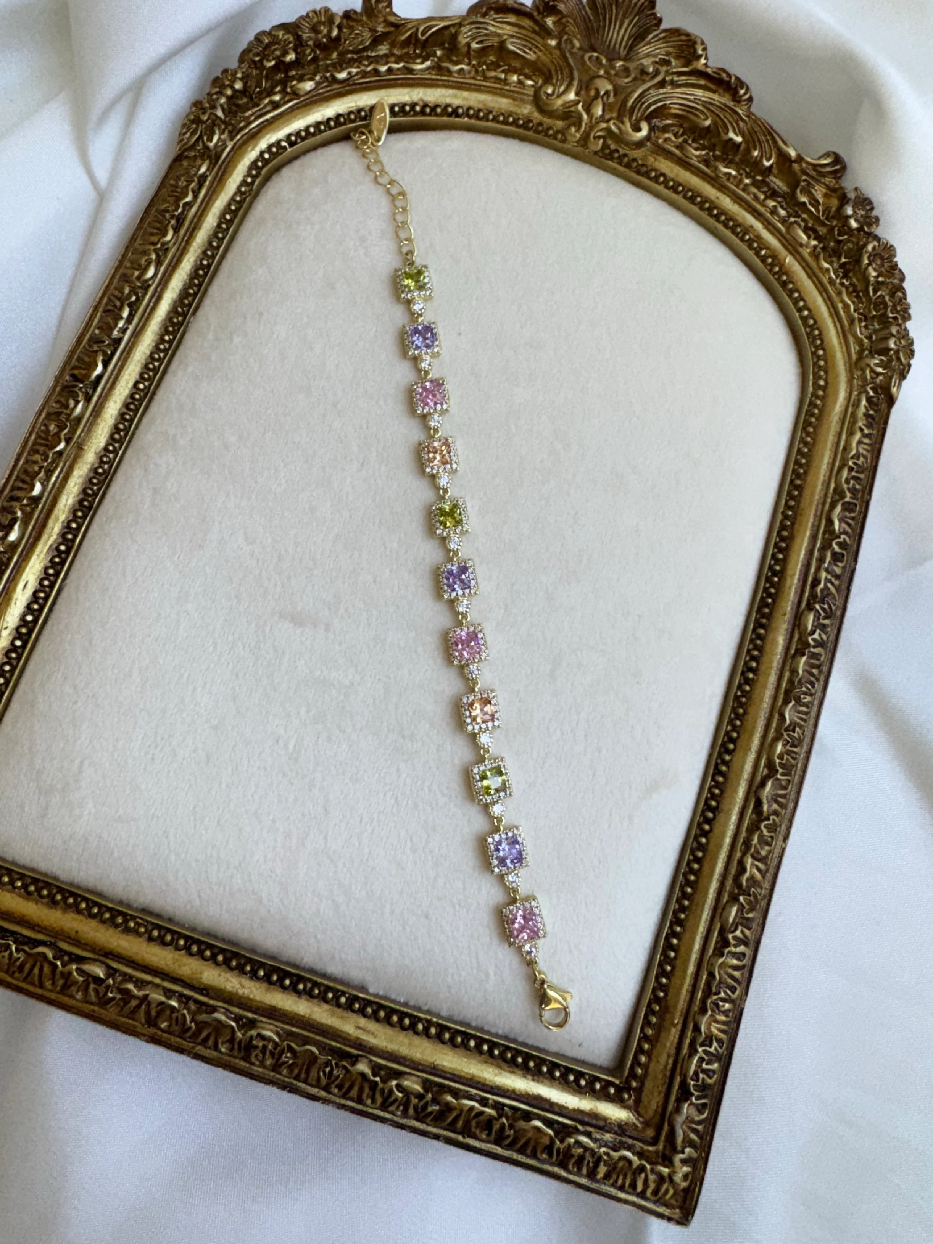 Zarif Taşlı Bileklik