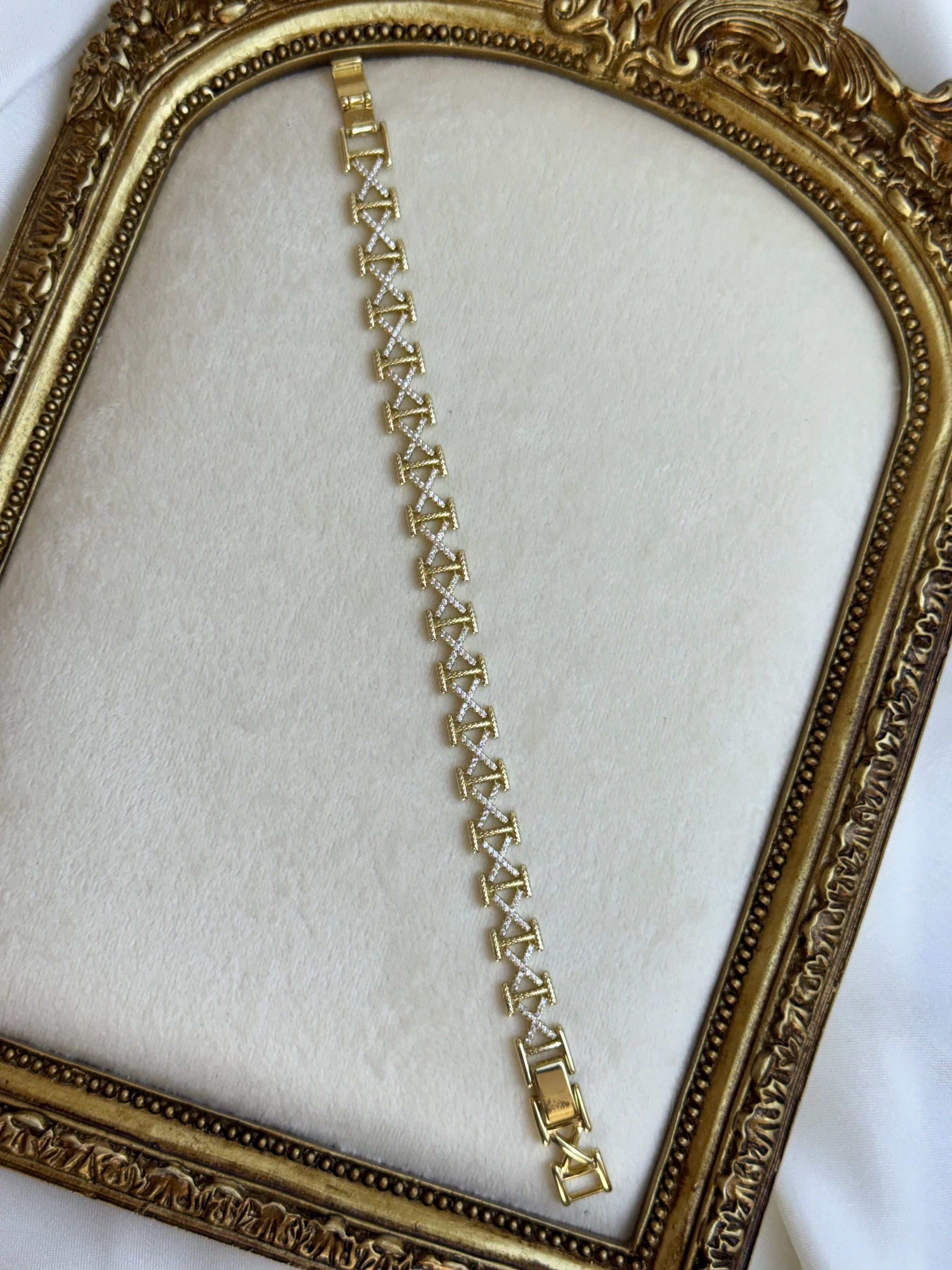 Marka Model Taşlı Bileklik