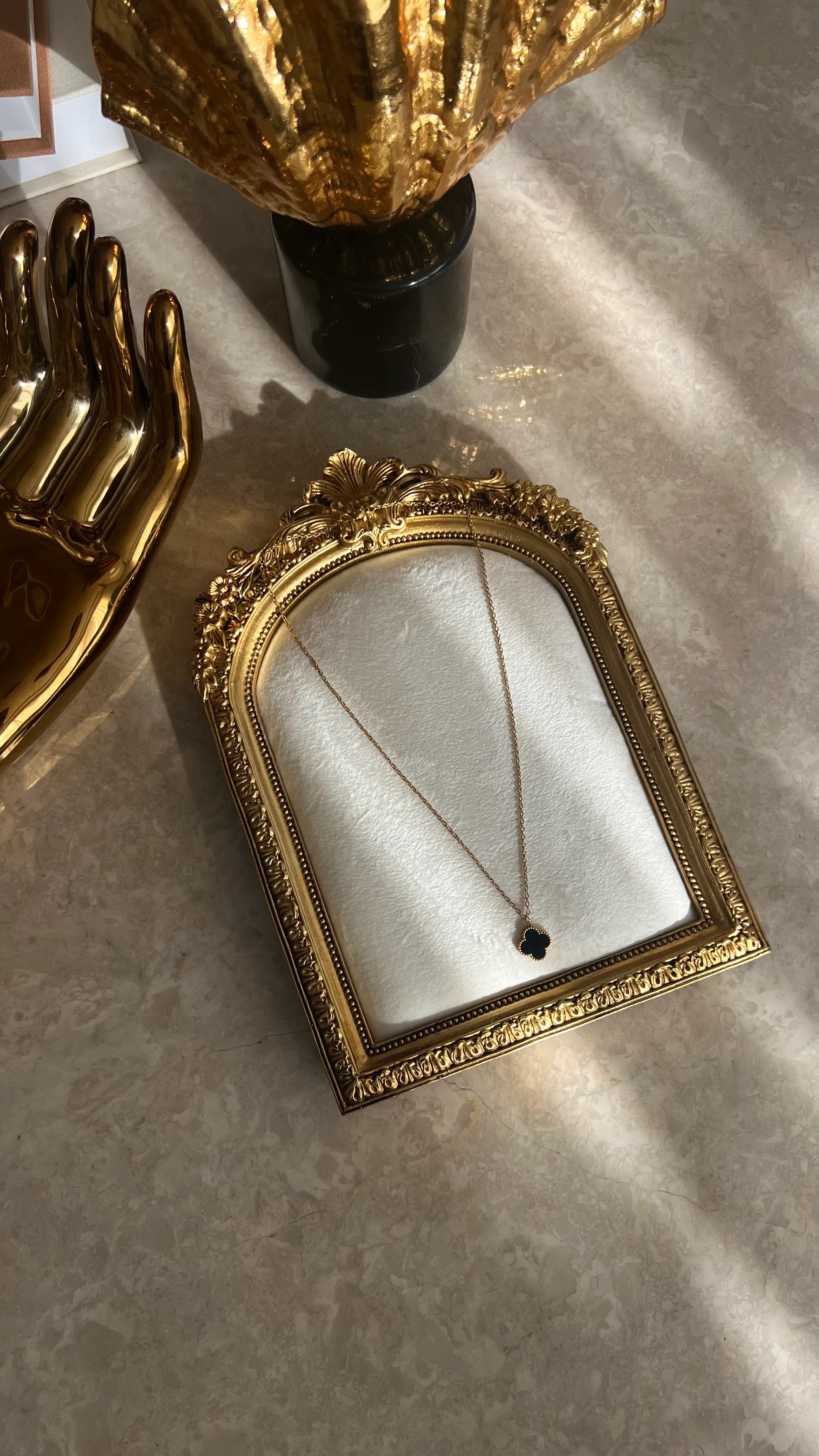 Siyah Tekli Yonca Kolye