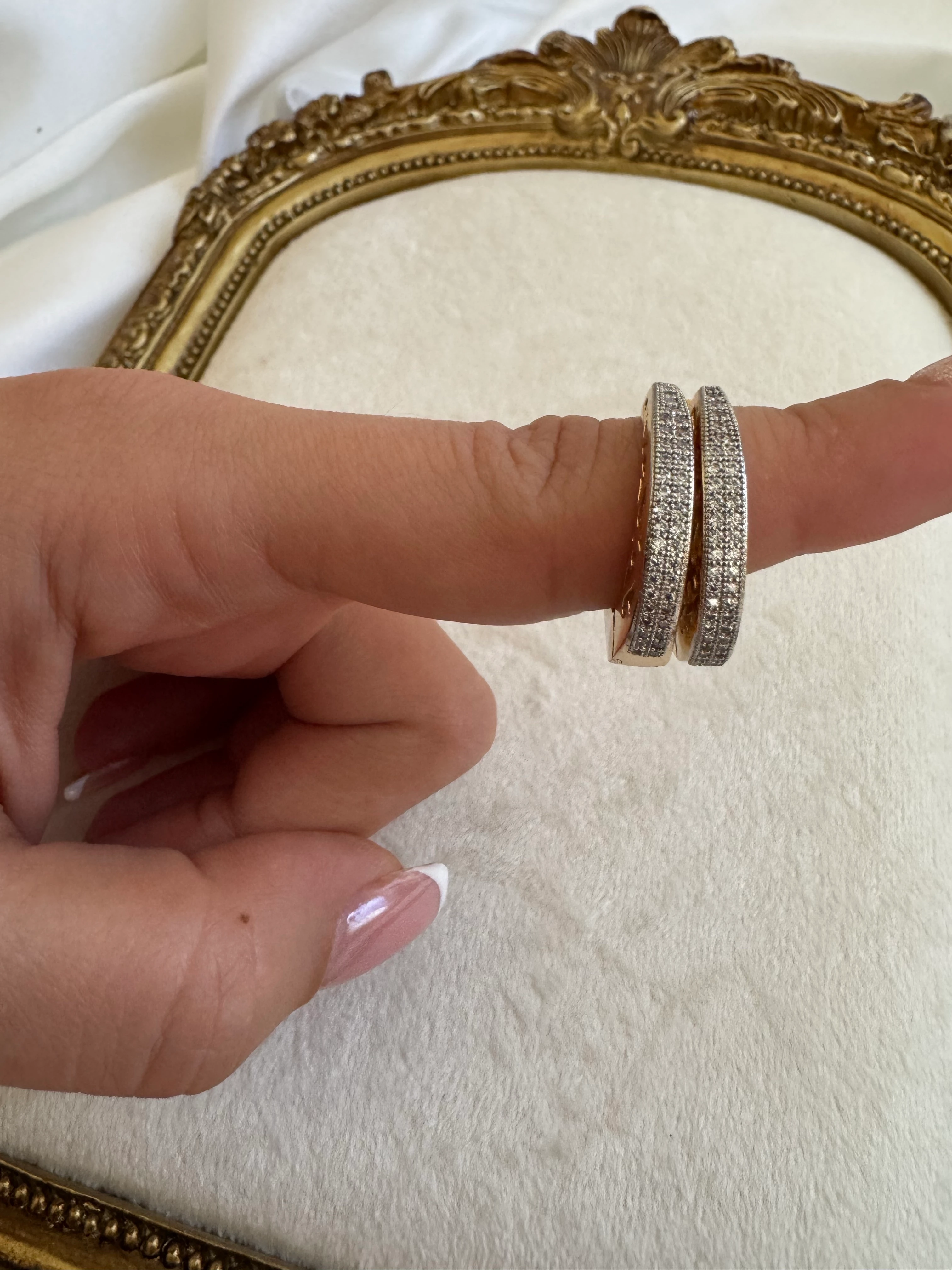 Oval Kesim Taşlı Küpe